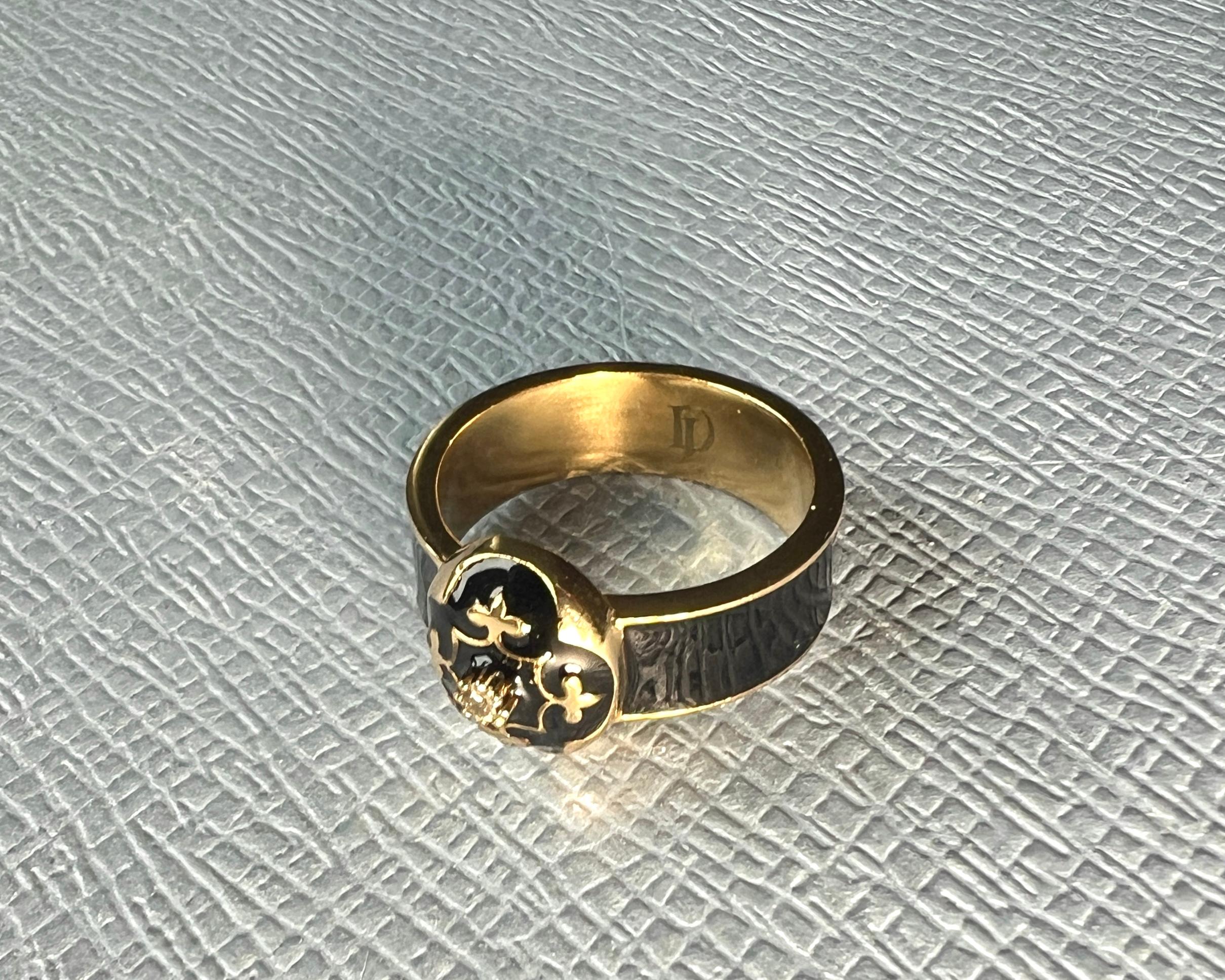 Schwarzer Diamant-Emaille-Ring im viktorianischen Stil mit Fleur de Lis im Angebot 1