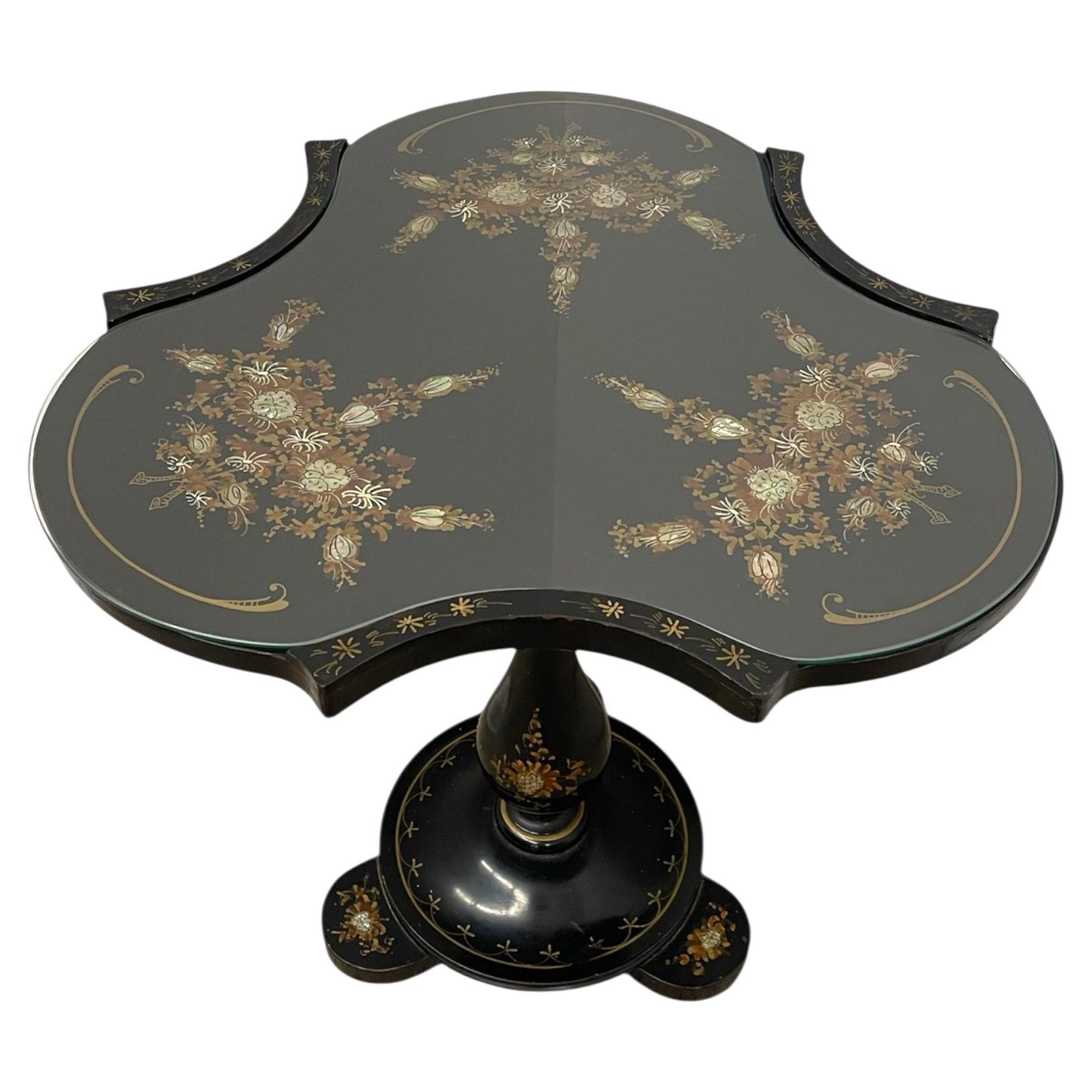 Guéridon noir de style victorien avec décoration florale peinte à la main