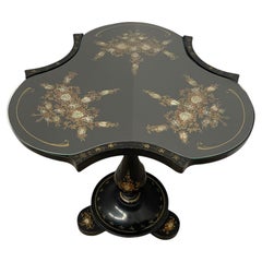 Guéridon noir de style victorien avec décoration florale peinte à la main