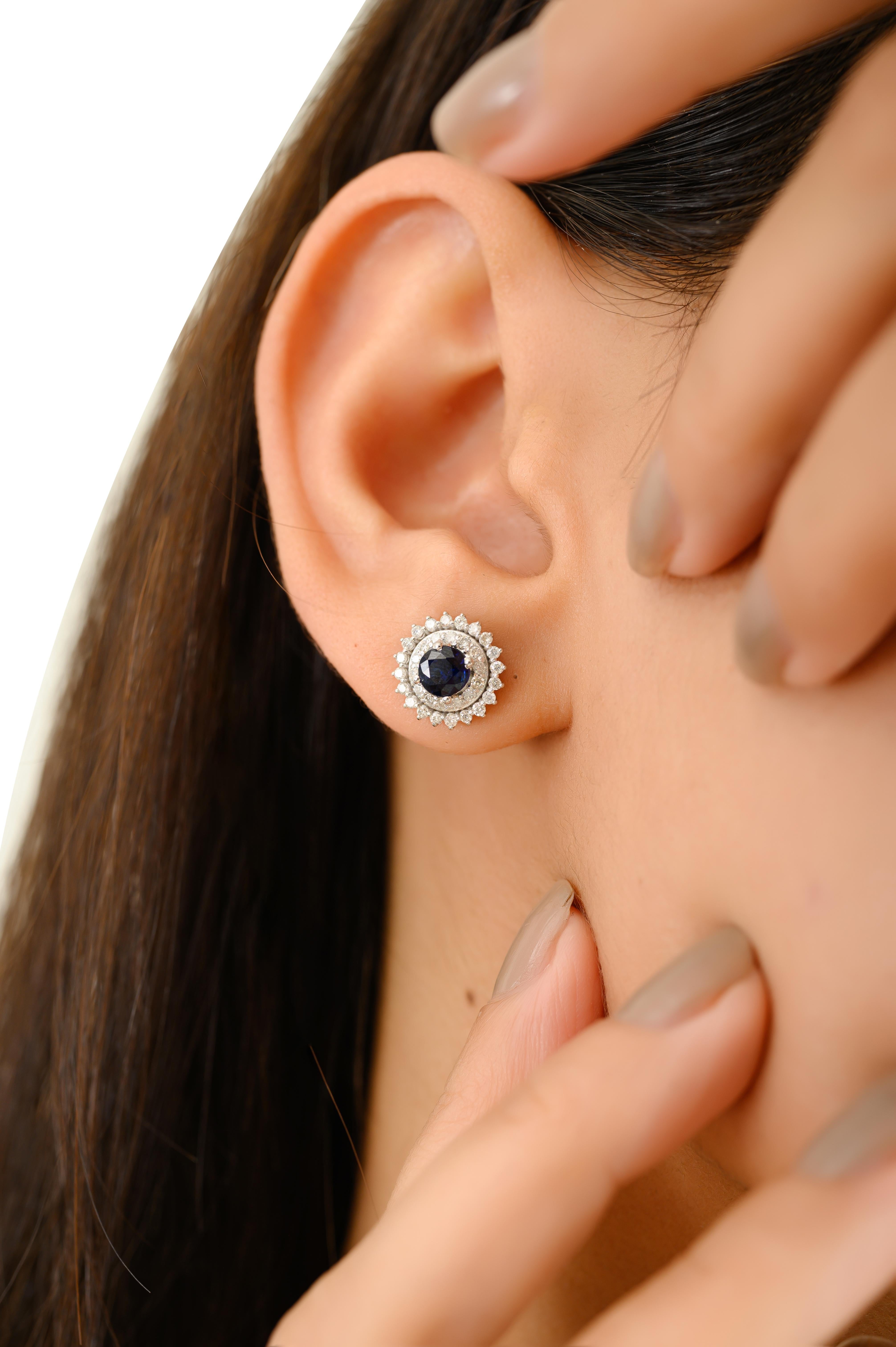 Donna Victorian-Style Blue Sapphire and Diamond Halo Stud Earrings in 18k White gold in vendita