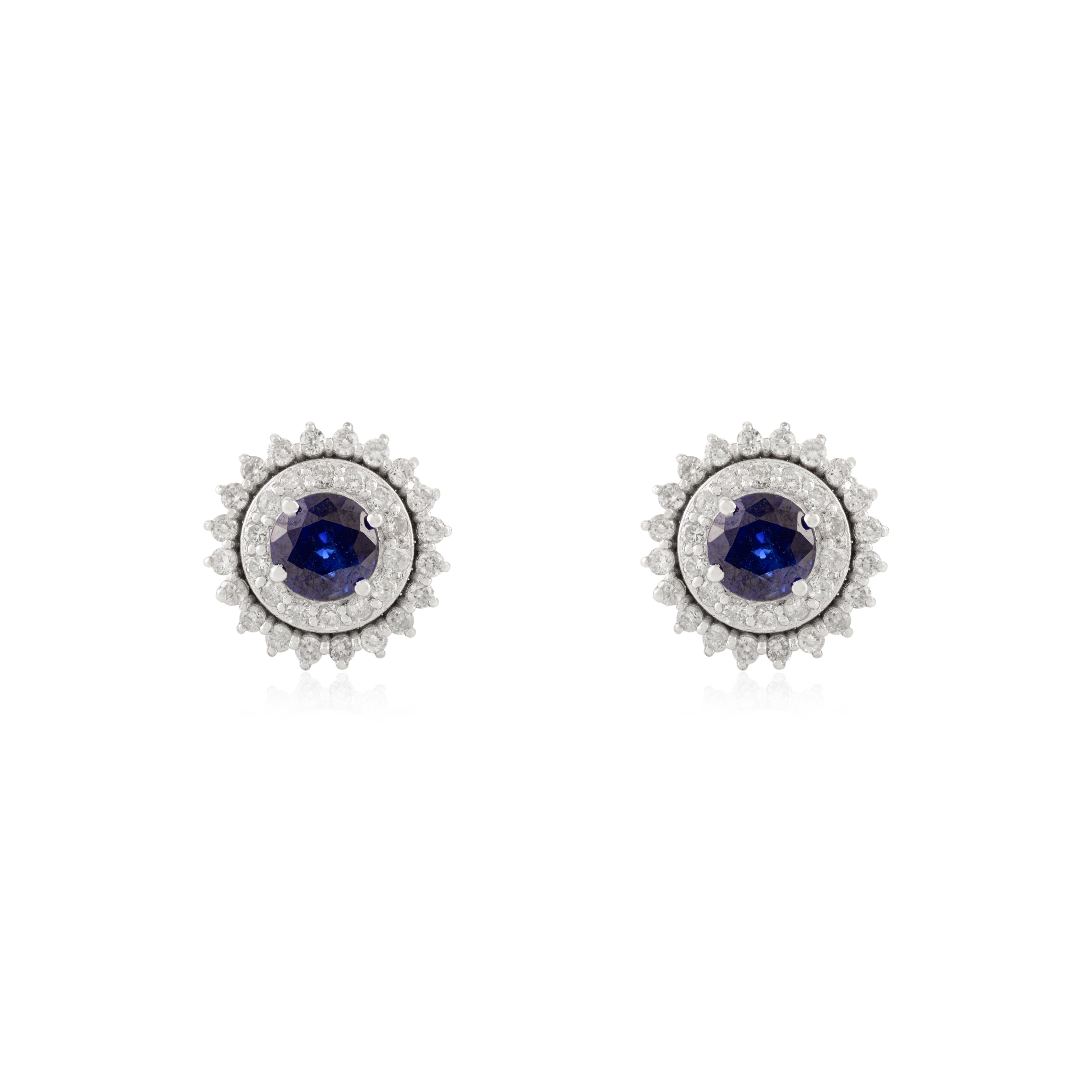 Victorian-Style Blue Sapphire and Diamond Halo Stud Earrings in 18k White gold in vendita 1