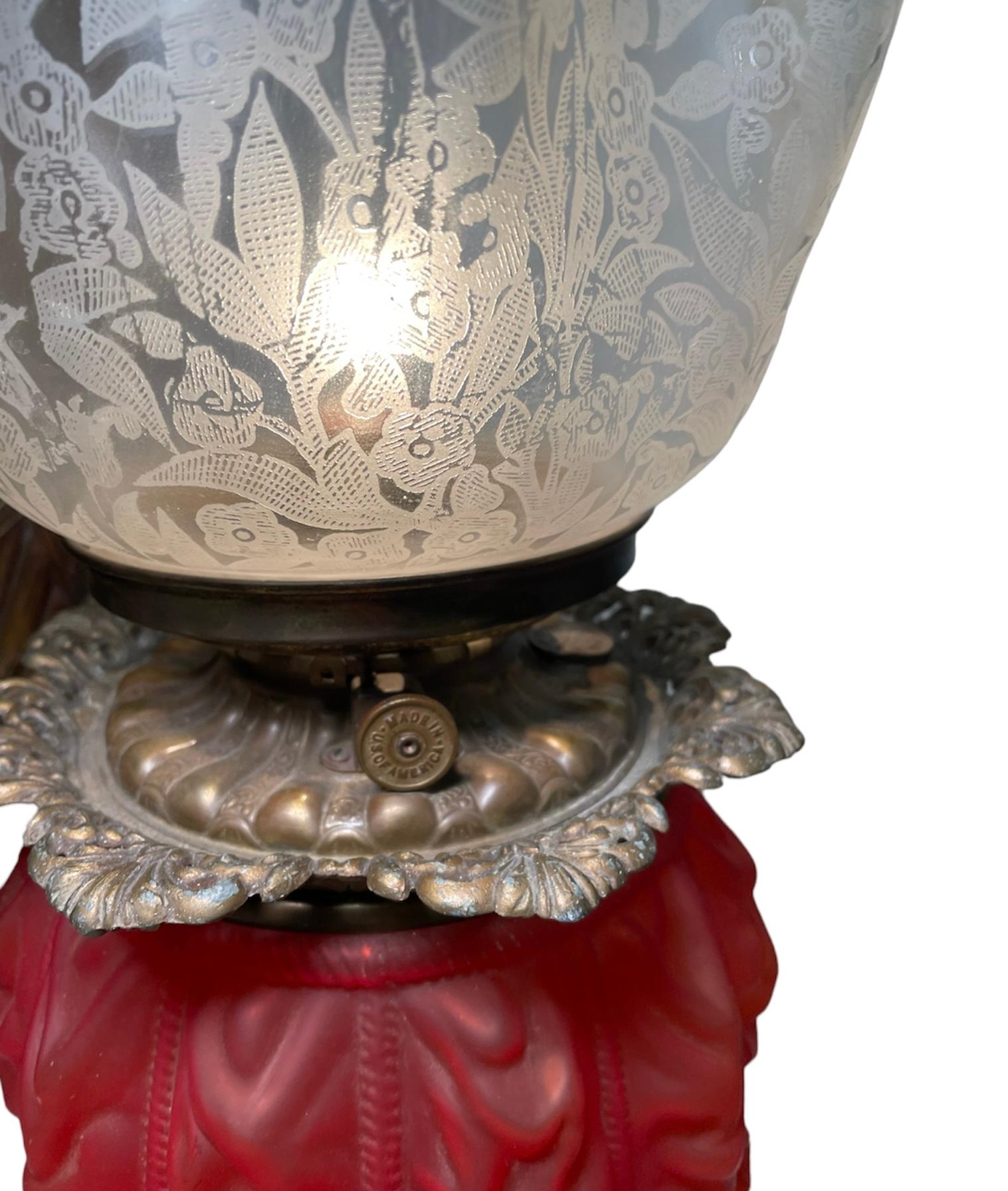 Viktorianischer Stil Messing und Glas Tischlampe im Angebot 8