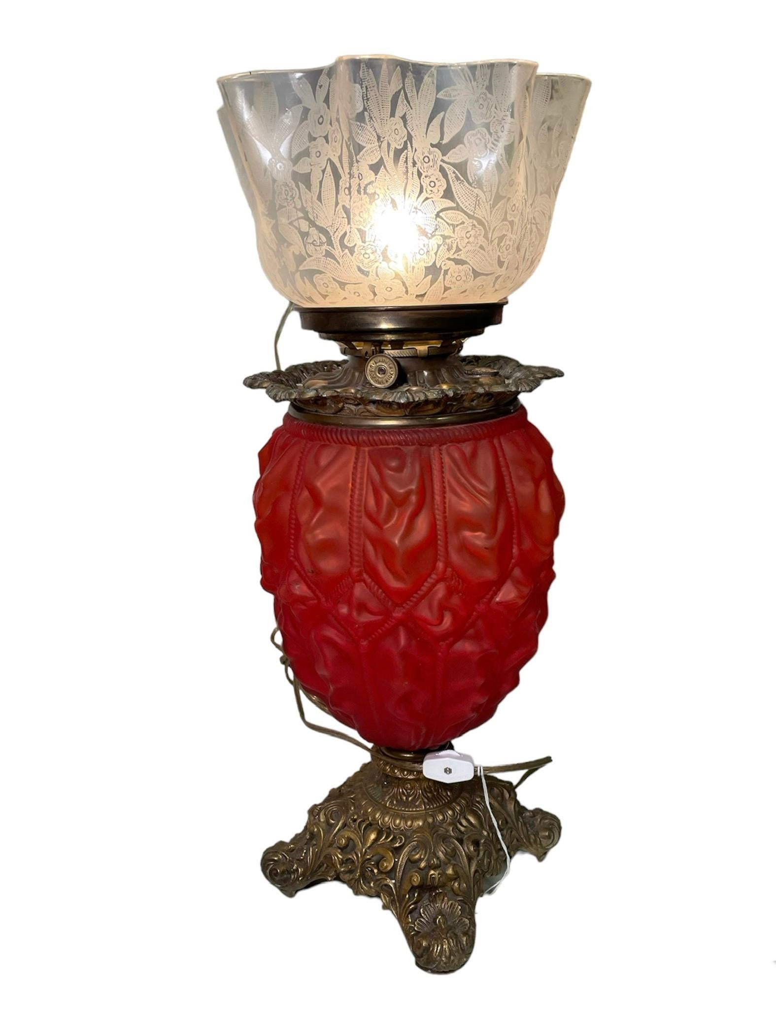 Viktorianischer Stil Messing und Glas Tischlampe (amerikanisch) im Angebot