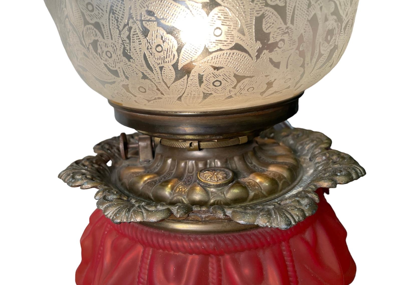 Viktorianischer Stil Messing und Glas Tischlampe im Zustand „Gut“ im Angebot in Guaynabo, PR