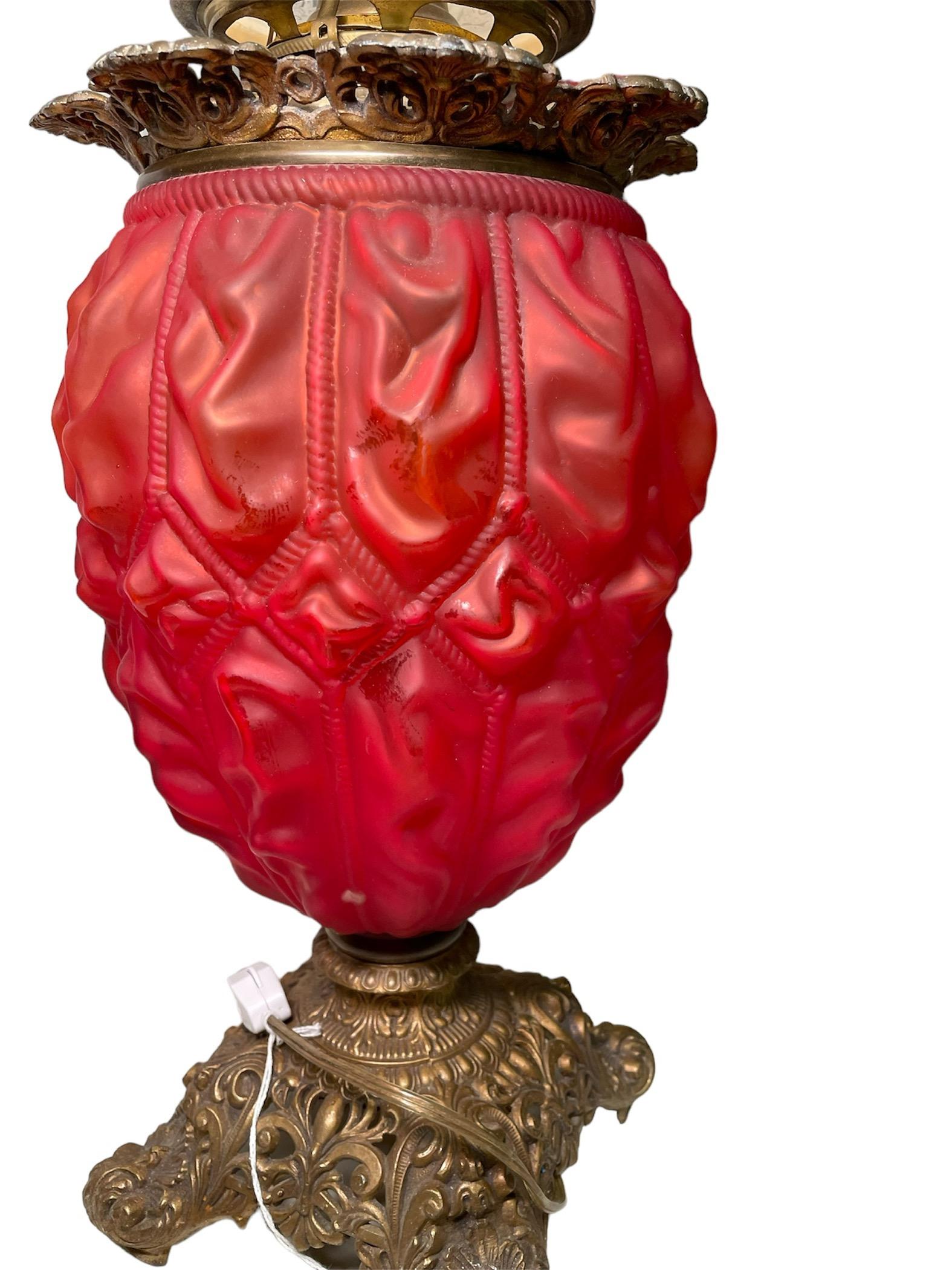 Viktorianischer Stil Messing und Glas Tischlampe (20. Jahrhundert) im Angebot