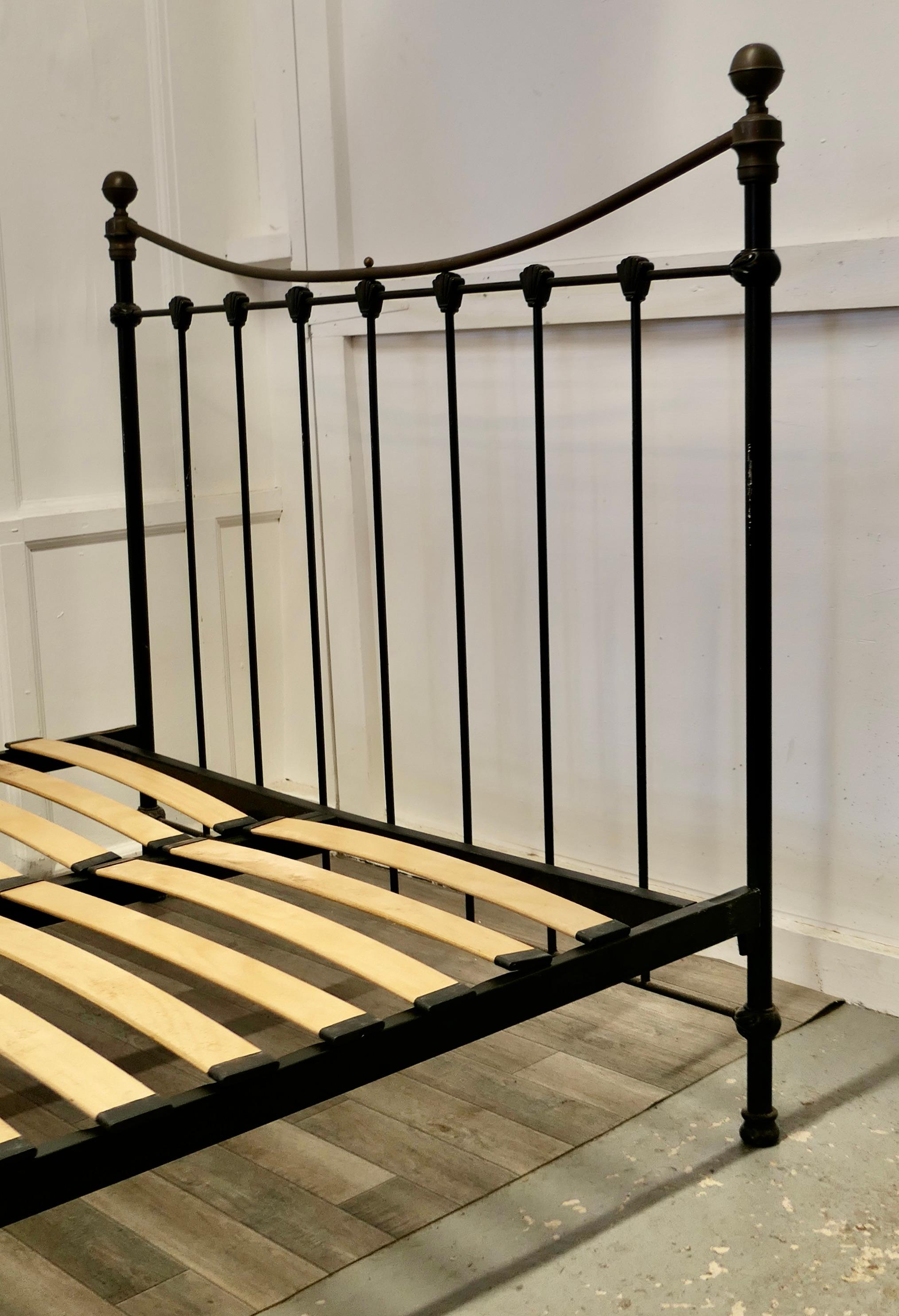 Victorian Style Brass and Iron King Double Bed For Sale 1