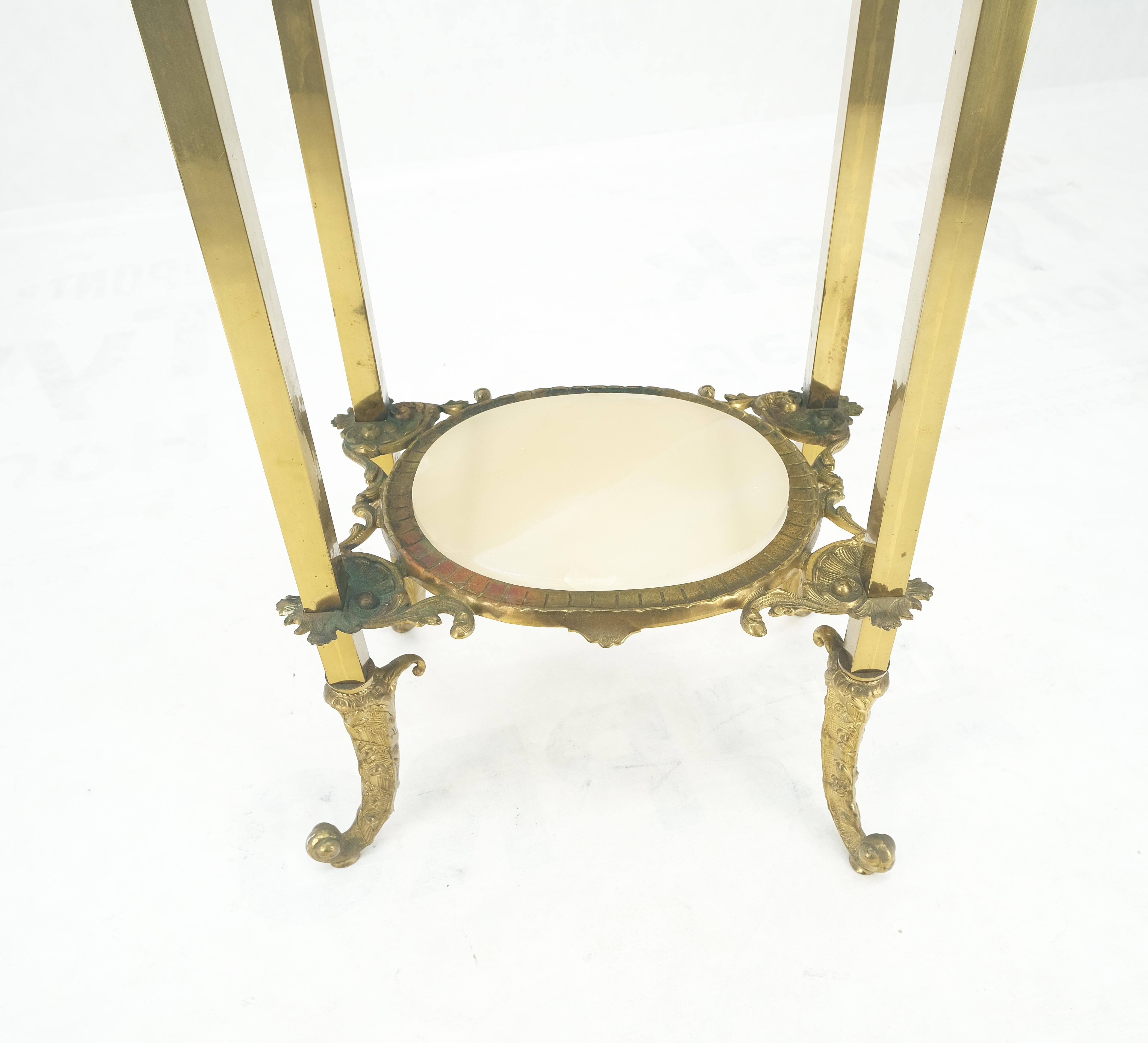 Victorian Style Brass Oval Onyx Marble Turned Finials Lamp Side Table Stand MINT In Good Condition For Sale In Rockaway, NJ