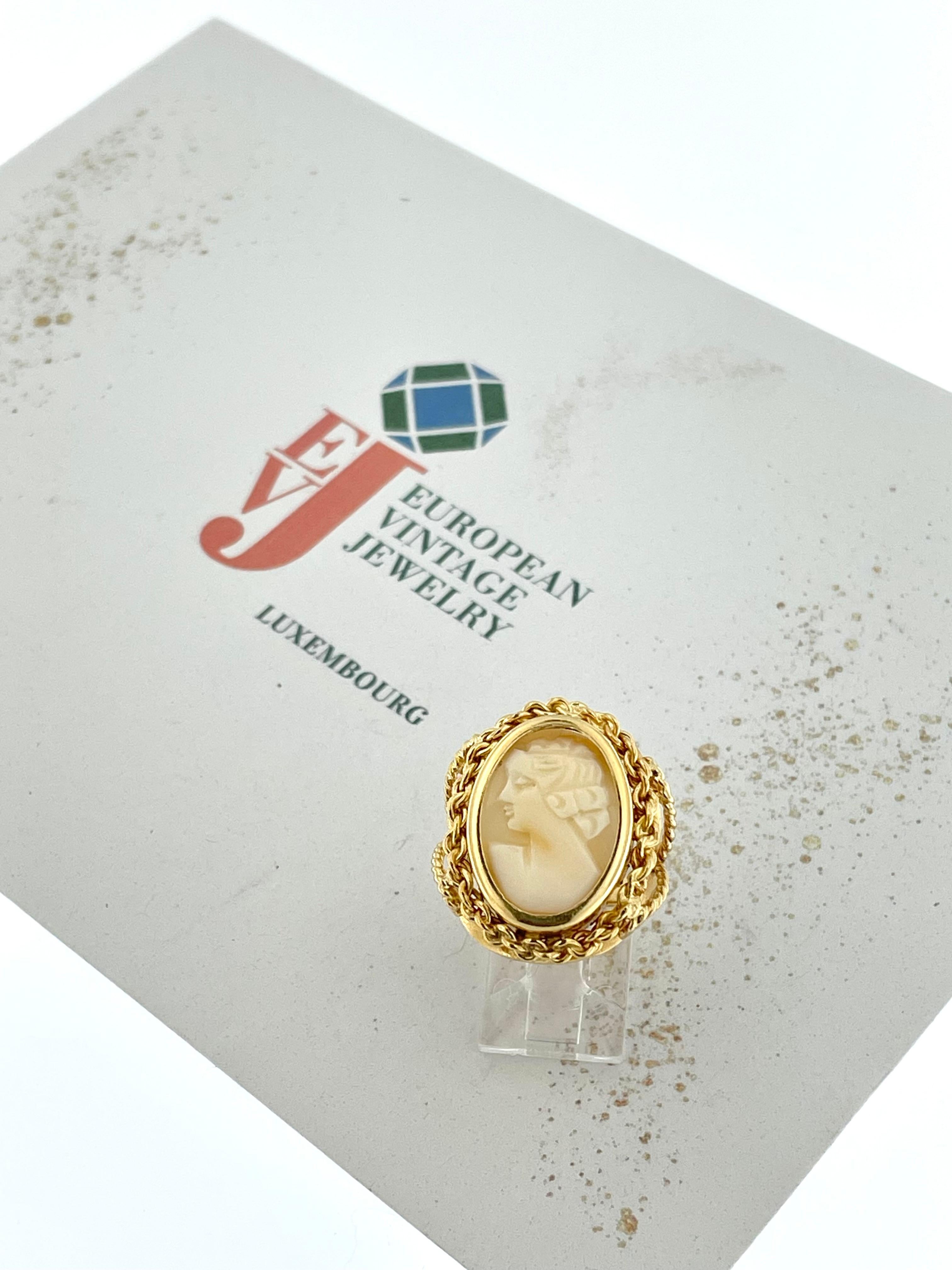 Victorian Style Cameo Yellow Gold Ring For Sale 5