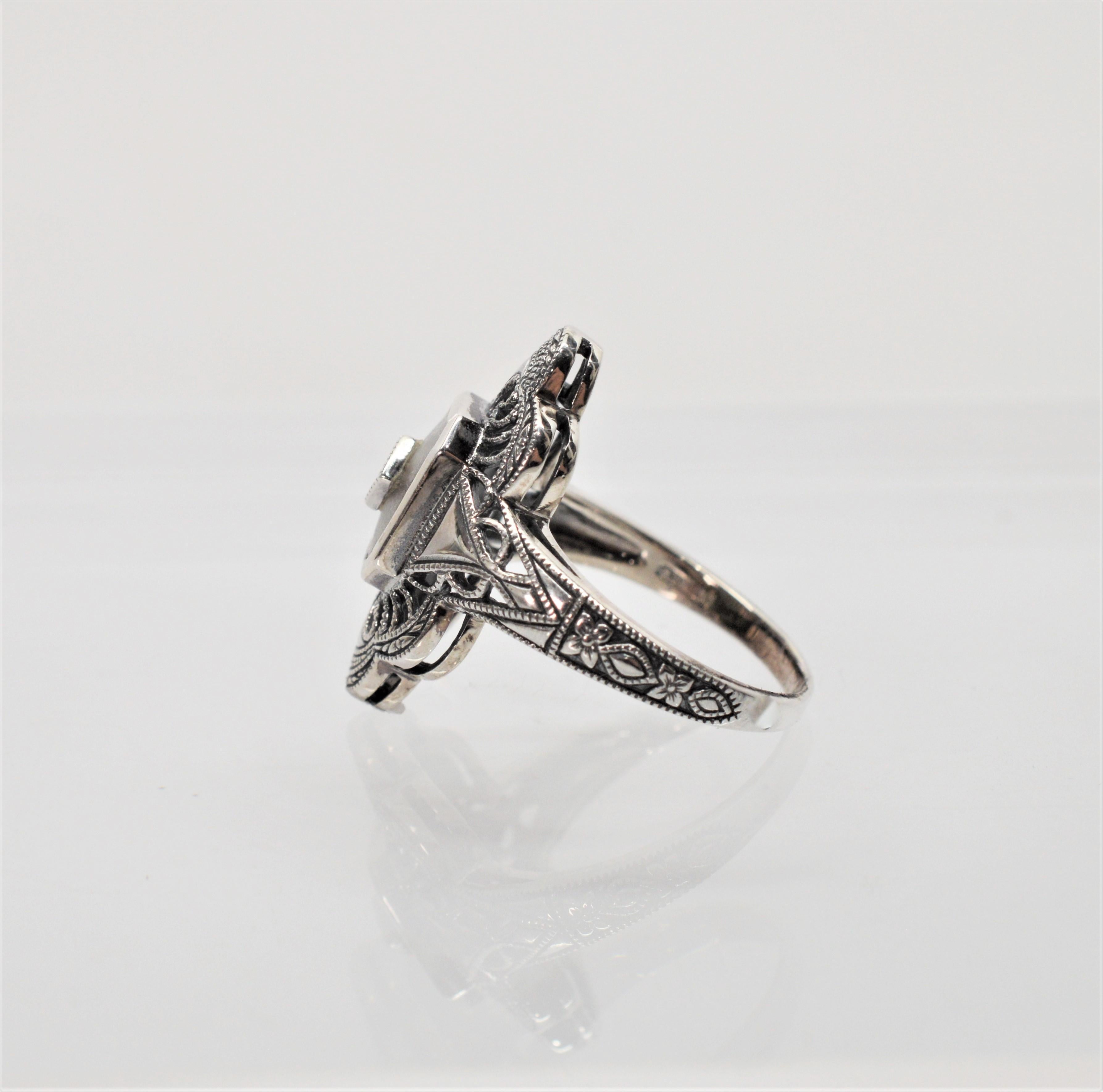 Victorien Bague de style victorien en argent sterling filigrane avec diamants Camphor Glass en vente