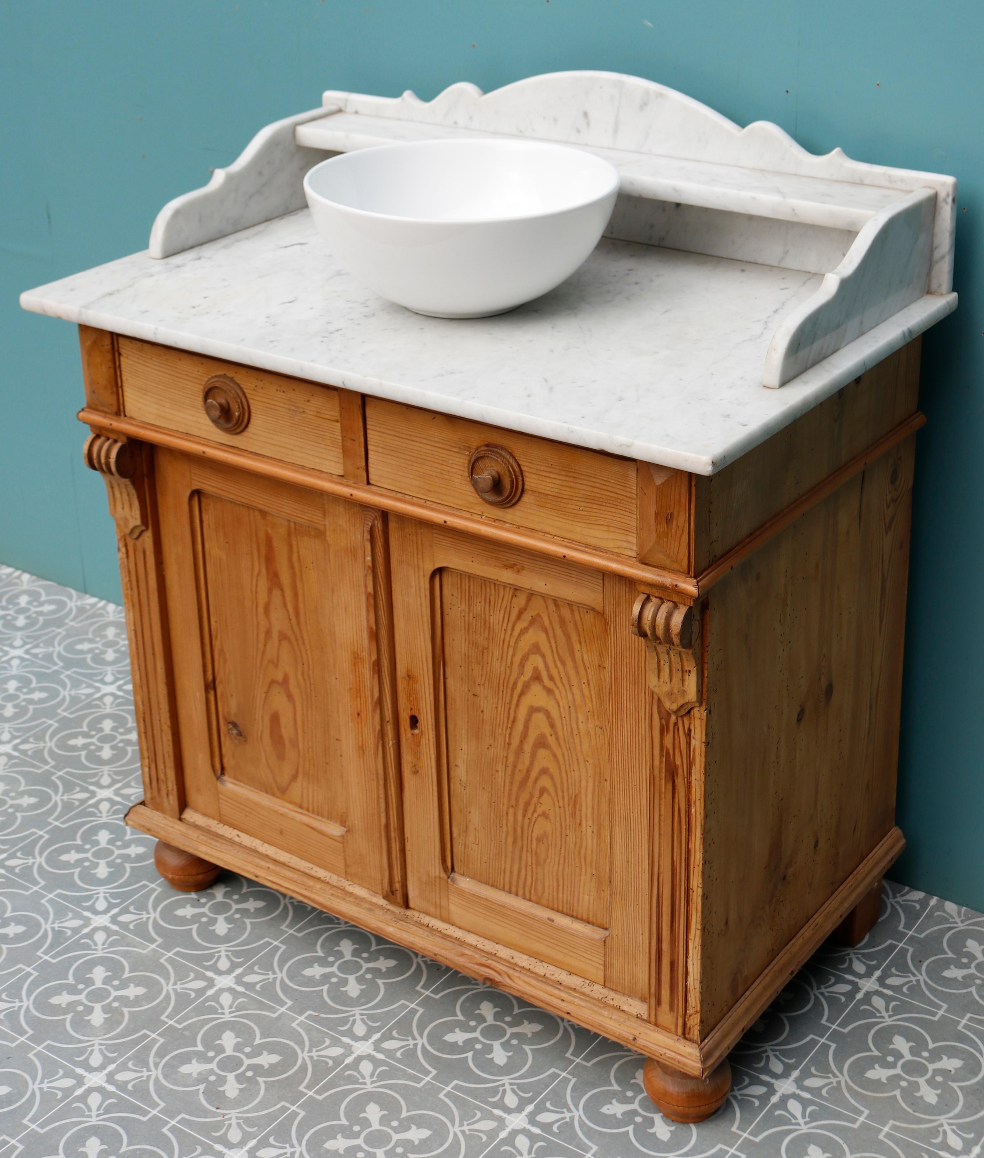 Waschbecken aus Carrara-Marmor im viktorianischen Stil (Keramik) im Angebot