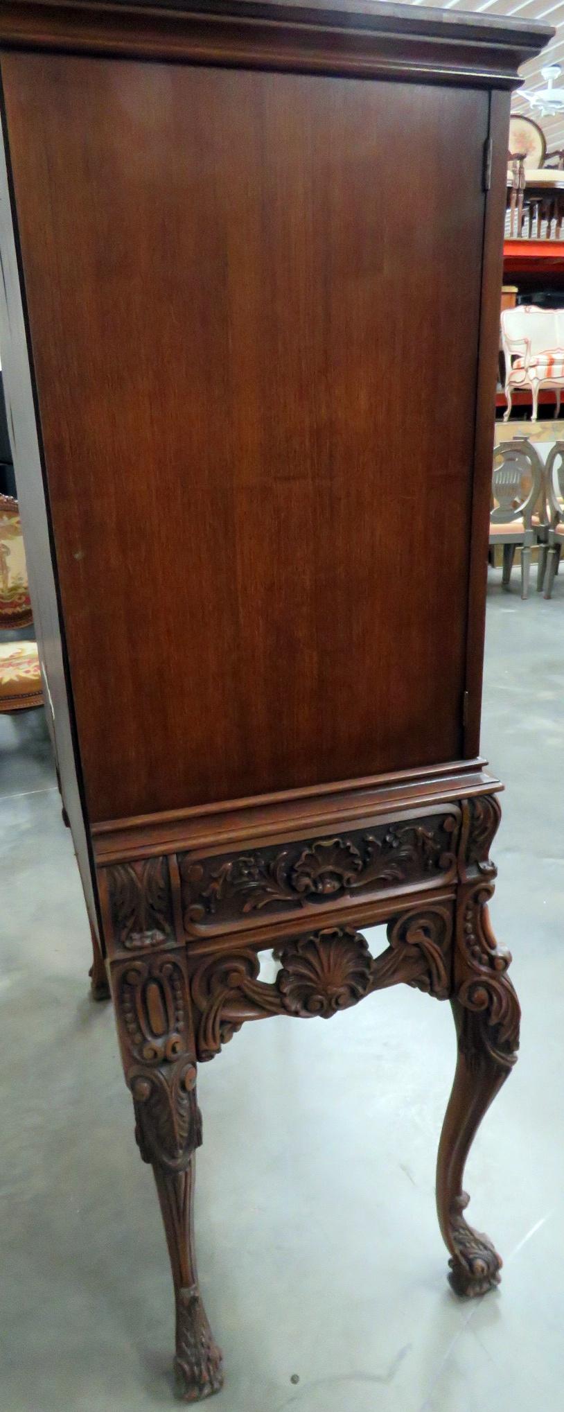 Small Size Carved English Georgian Style Carved Liquor or China Cabinet In Good Condition In Swedesboro, NJ