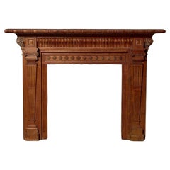Cheminée en chêne sculpté de style victorien