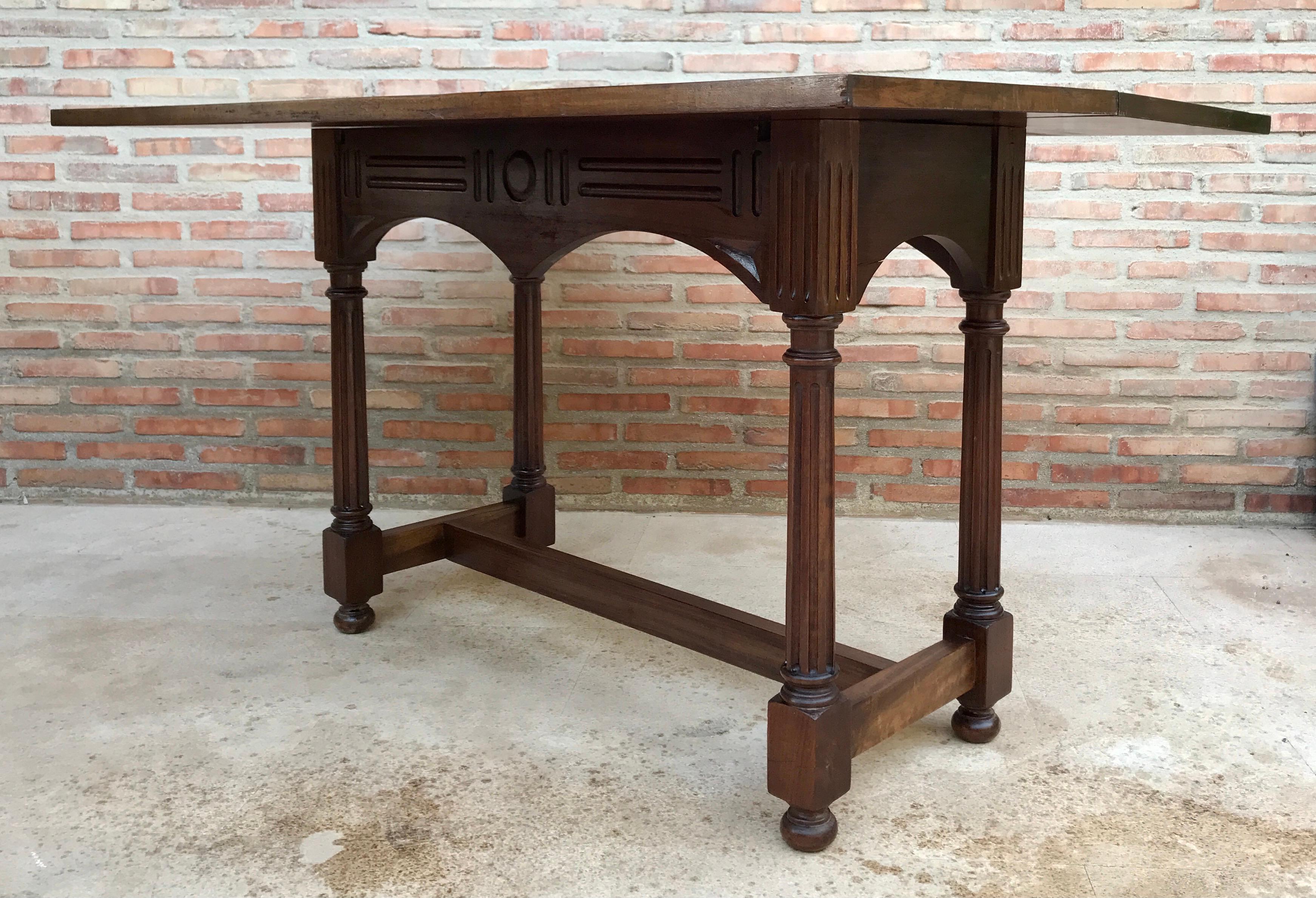 Victorian Style Carved Walnut Convertible Console or Dining Table In Good Condition For Sale In Miami, FL