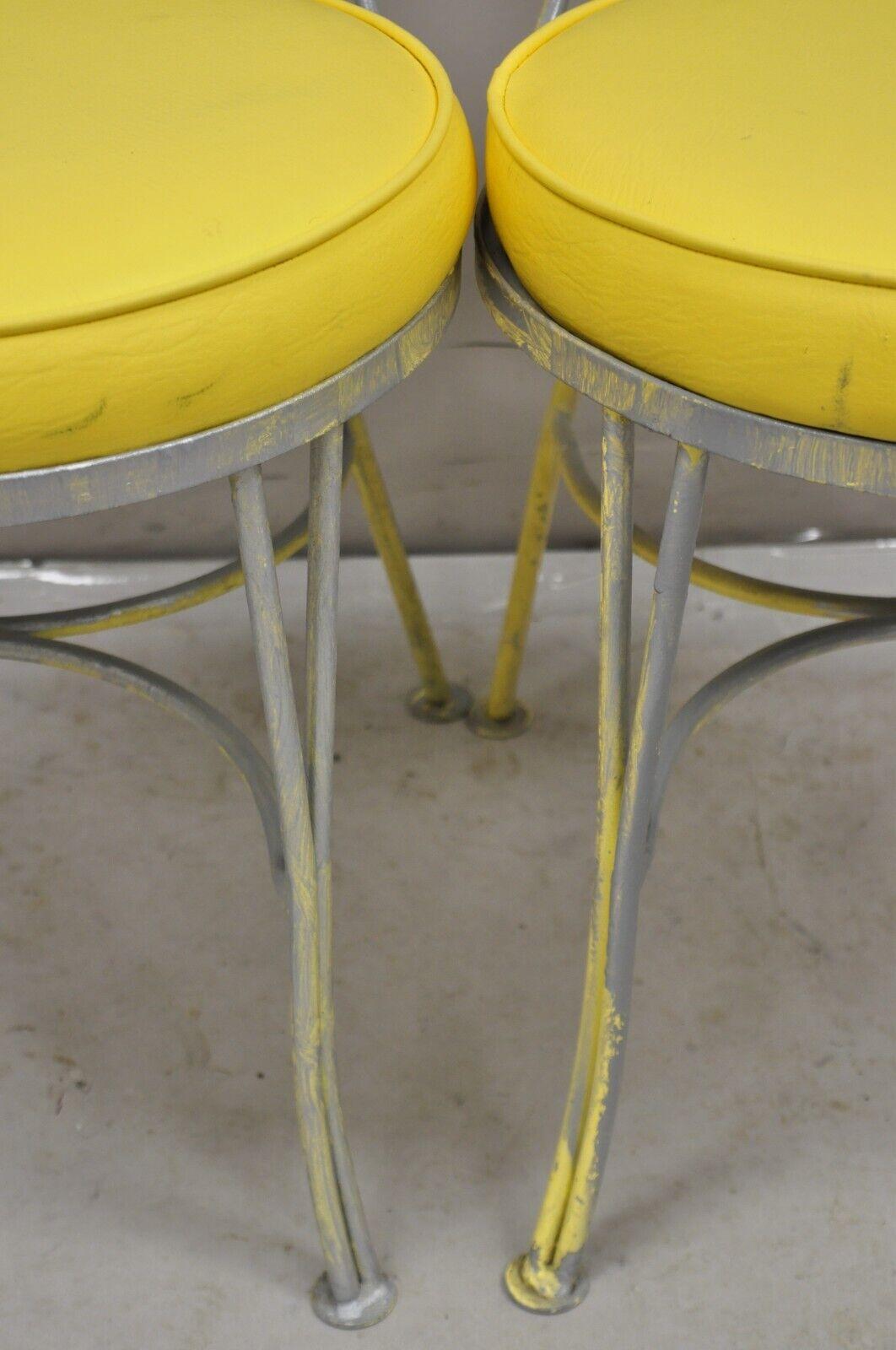 Chaises de bistrot de patio en aluminium moulé de style victorien - une paire en vente 1
