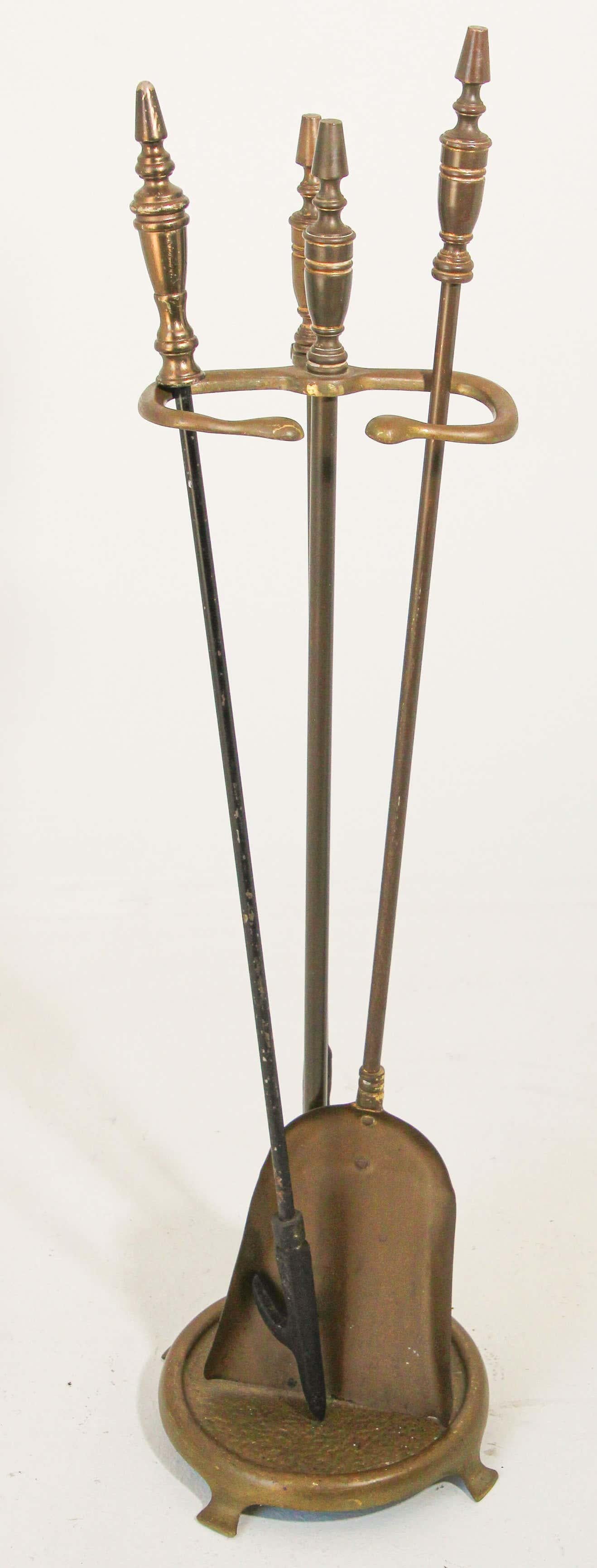 Victorian Style Cast Messing und Eisen Feuer Werkzeuge -3 Stück (Gegossen) im Angebot