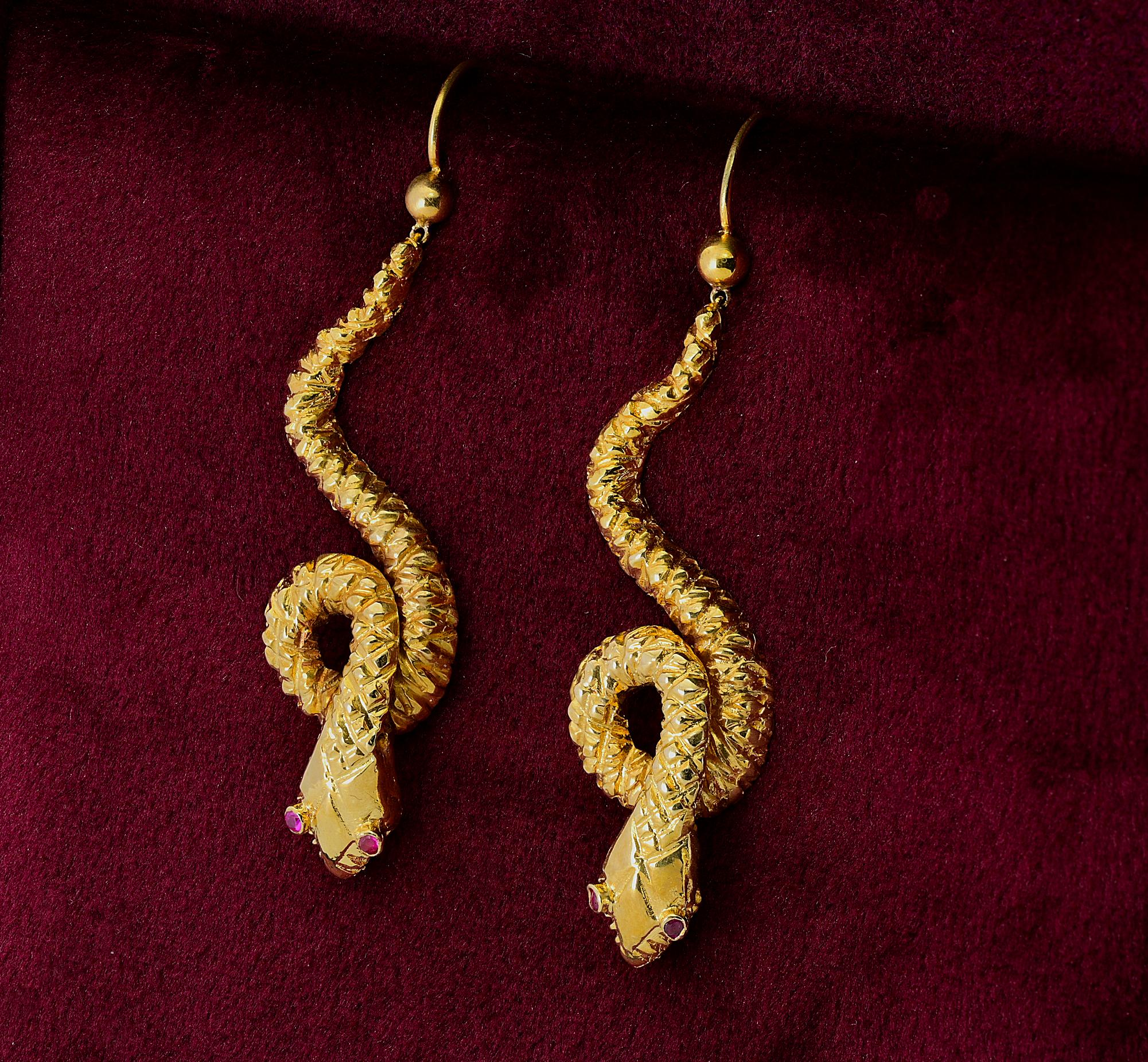 Victorian Style Coiled Snake Drop Earrings 18 Kt In Good Condition For Sale In Napoli, IT