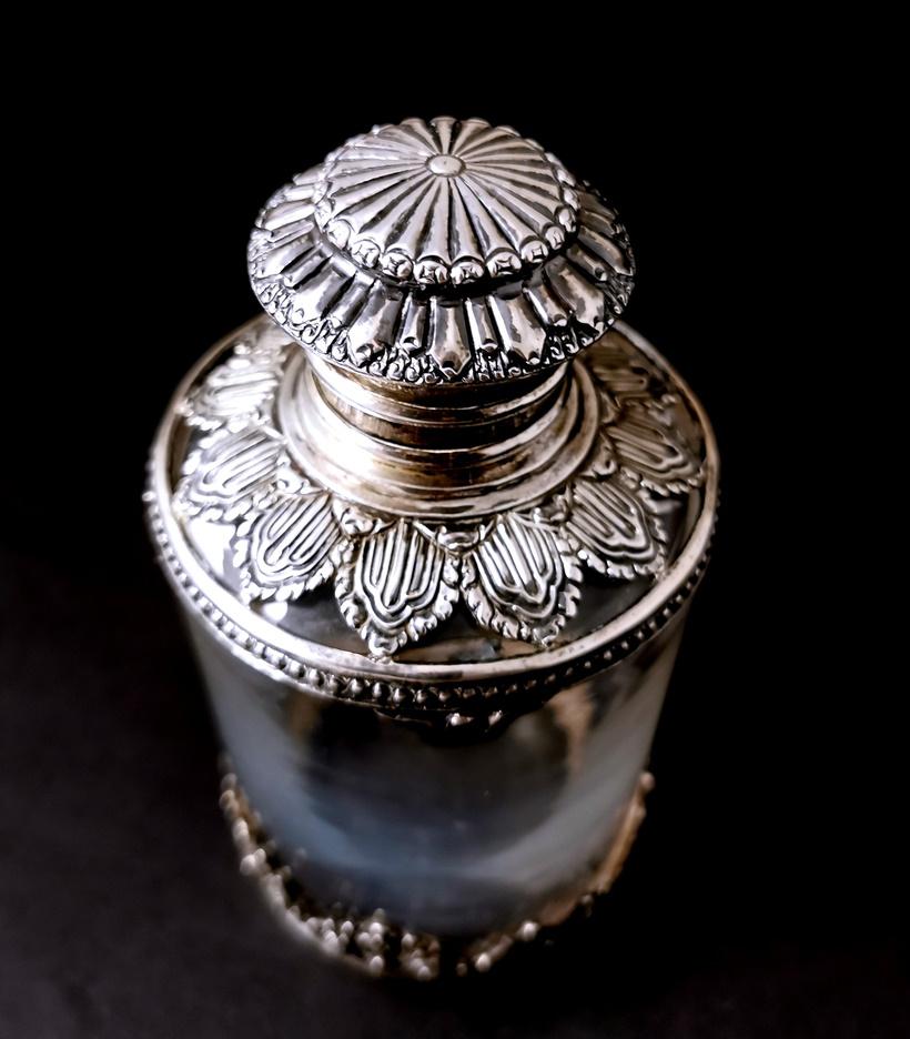 Victorian Style Crystal and Silver Toilet Bottle In Good Condition For Sale In Prato, Tuscany