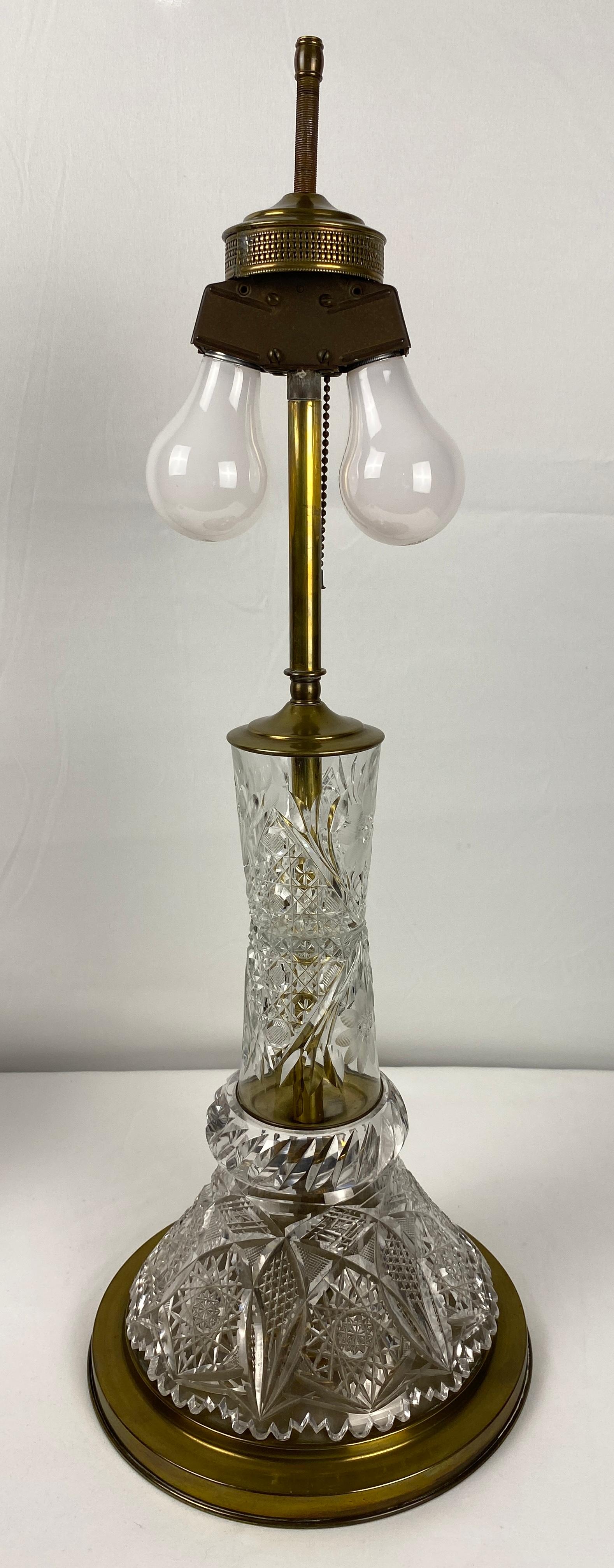  Lampe aus geschliffenem Kristall im viktorianischen Stil mit Kristallschirm  (Viktorianisch) im Angebot