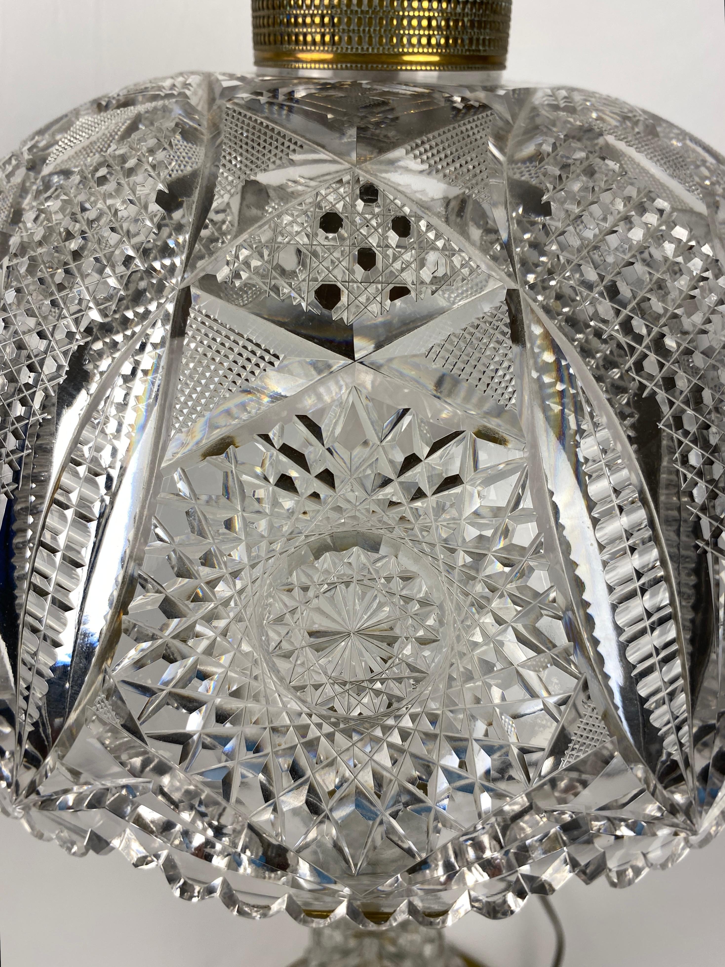  Lampe aus geschliffenem Kristall im viktorianischen Stil mit Kristallschirm  (amerikanisch) im Angebot