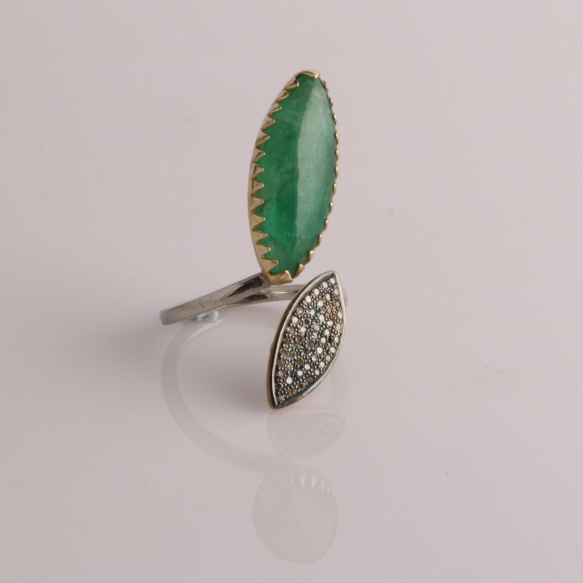Victorian Style Diamond 925 Sterling Silver Emerald Cocktail Wedding Ring In New Condition For Sale In Jaipur, RJ