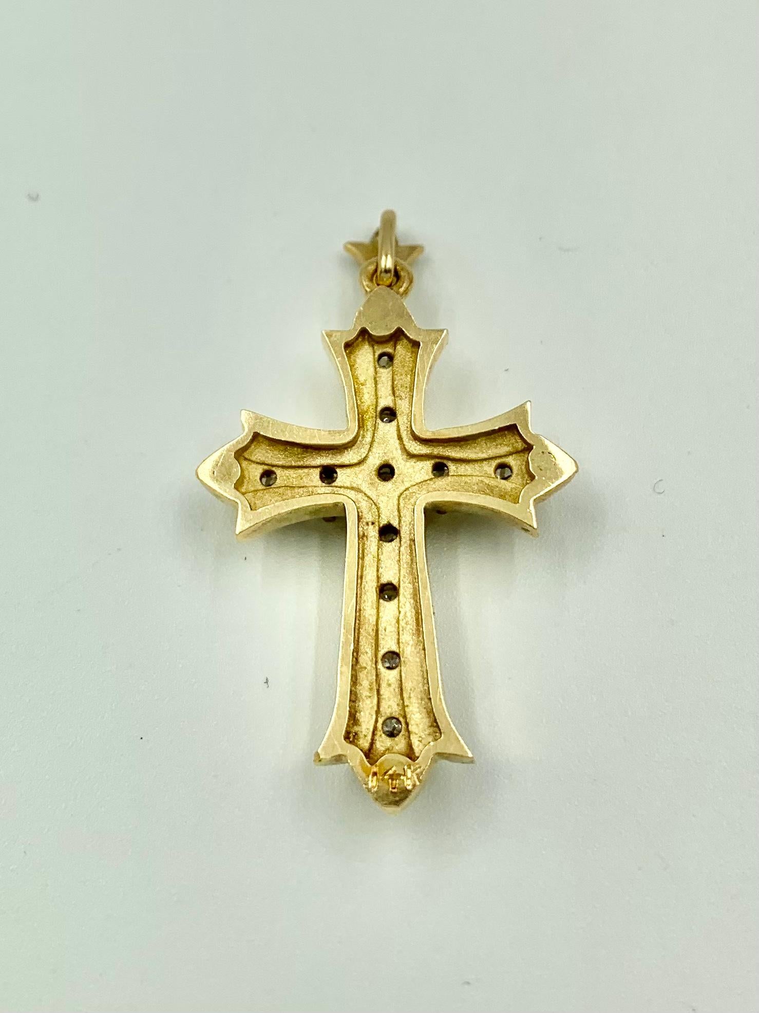Women's or Men's Victorian Style Diamond and Enamel 14K Yellow Gold Cross with Fleur de Lis Bale For Sale