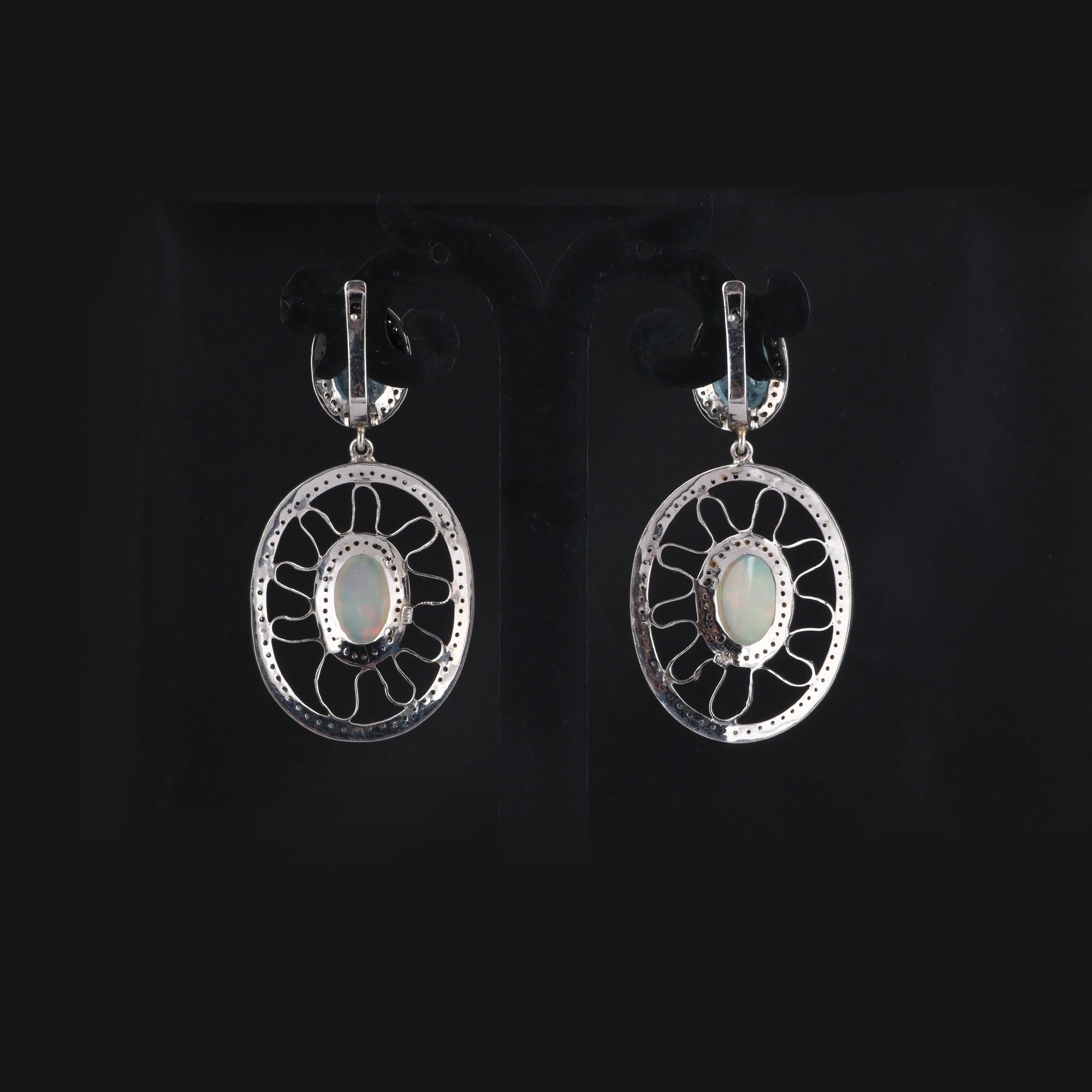 Taille ronde Boucles d'oreilles pendantes en argent de style victorien avec diamants, aigue-marine et opale en vente