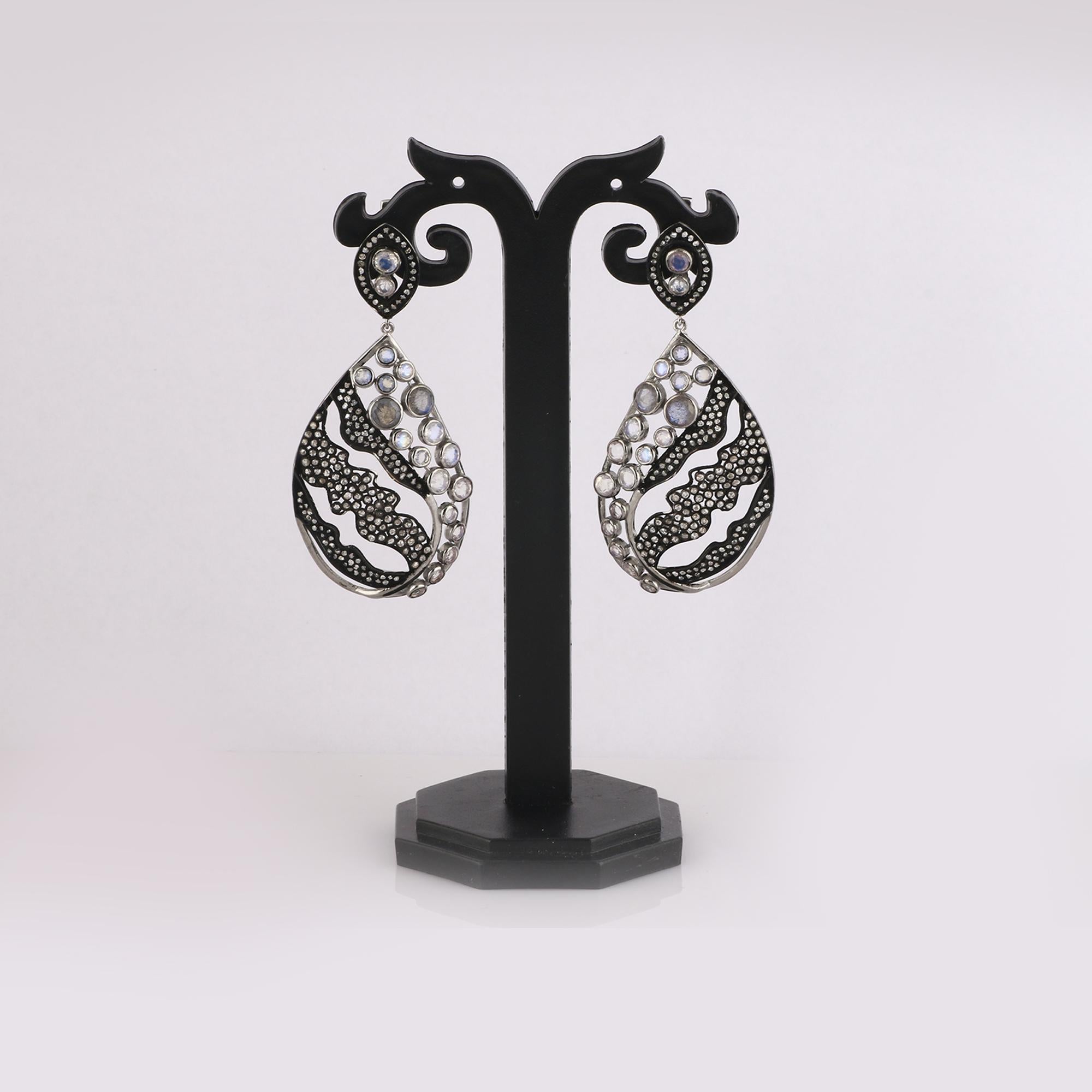 Victorian Style Diamond & Moonstone Silver Anniversary Dangle Earrings In New Condition For Sale In Jaipur, RJ