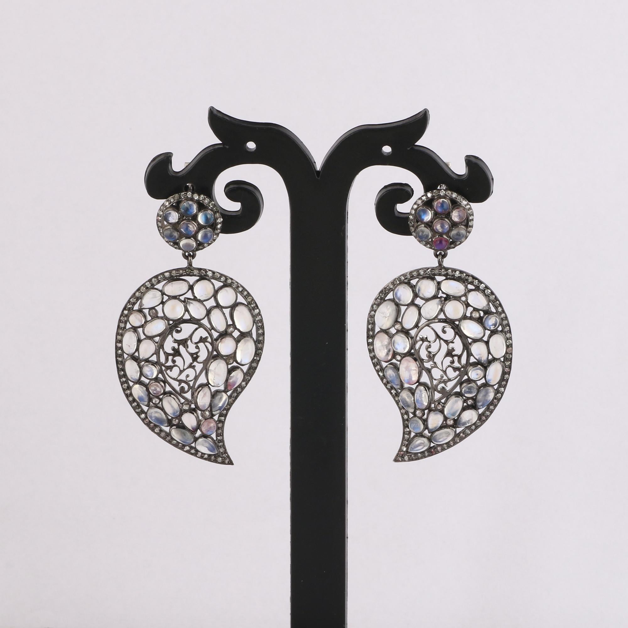 Victorian Style Diamond & Moonstone Silver Paisley Dangle Earrings In New Condition For Sale In Jaipur, RJ