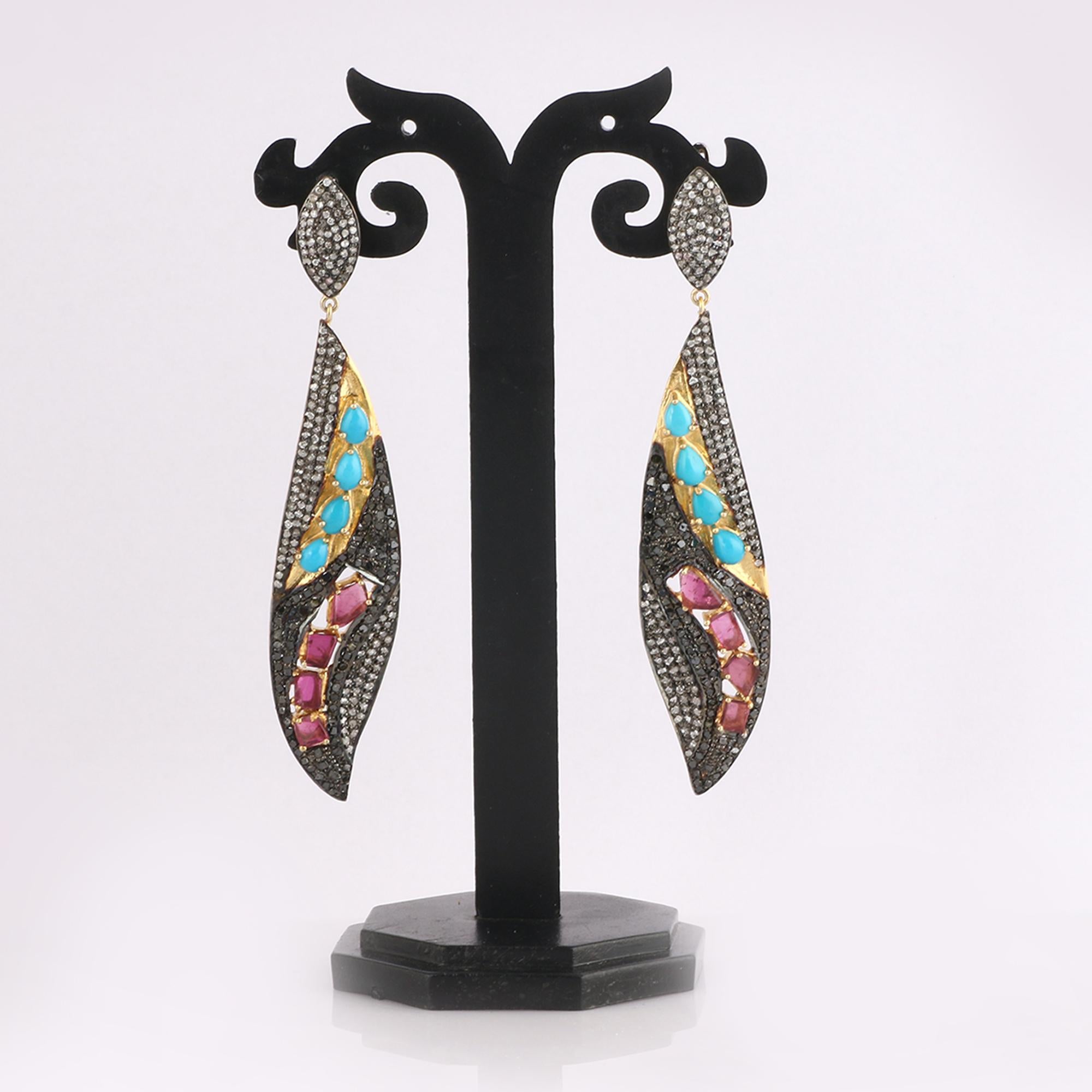 Taille ronde Pendants d'oreilles de style victorien en argent avec diamants, tourmaline rose et turquoise en vente