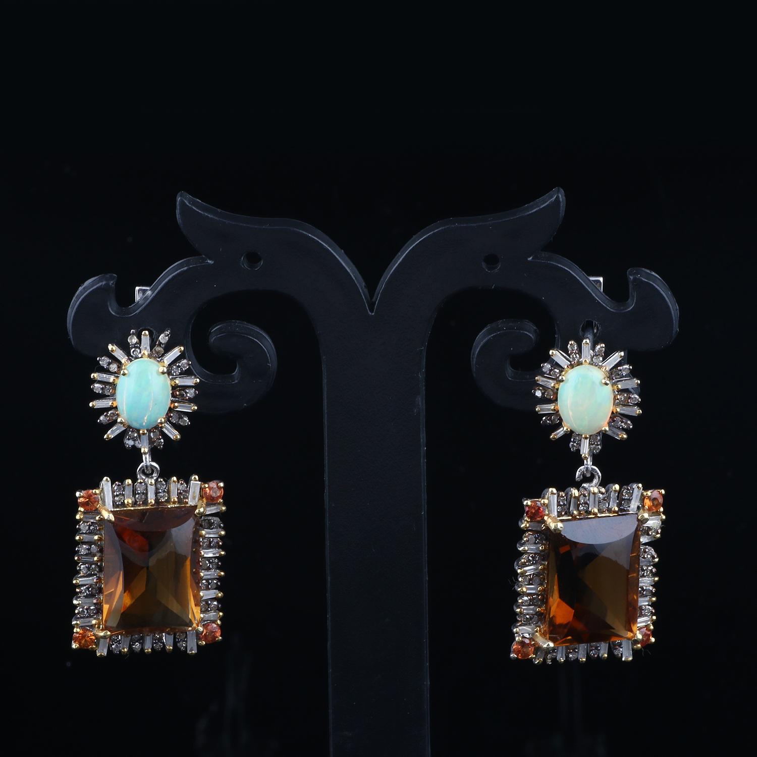 Taille ronde Pendants d'oreilles de style victorien en argent avec diamants, opale et quartz champagne en vente