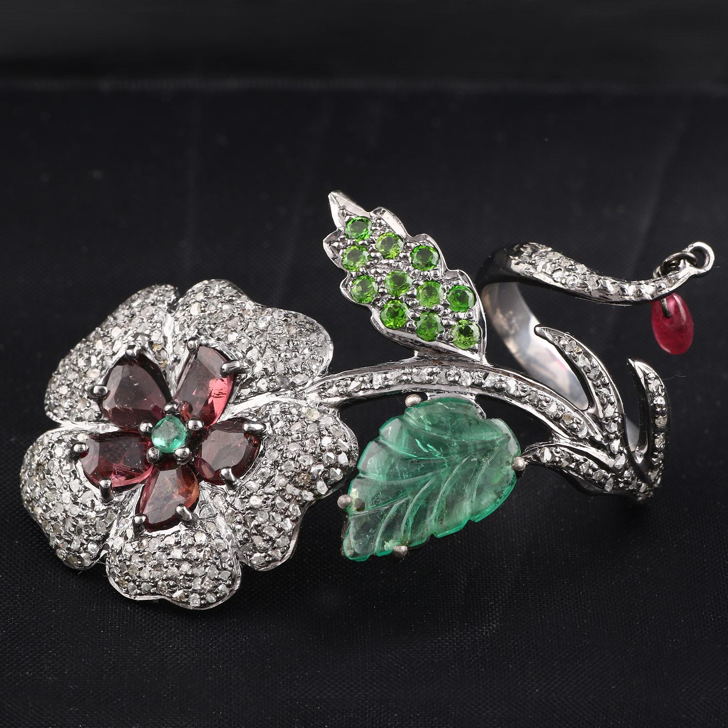 Item details:-

✦ SKU:- ESRG00127

✦ Material :- Silver
✦ Gemstone Specification:-
✧ Diamond
✧ Emerald, Tsavorite 

✦ Approx. Diamond Weight : 1.05
✦ Approx. Silver Weight : 8.31
✦ Approx. Gross Weight : 9.45

Ring Size (US): 7

You will Get the