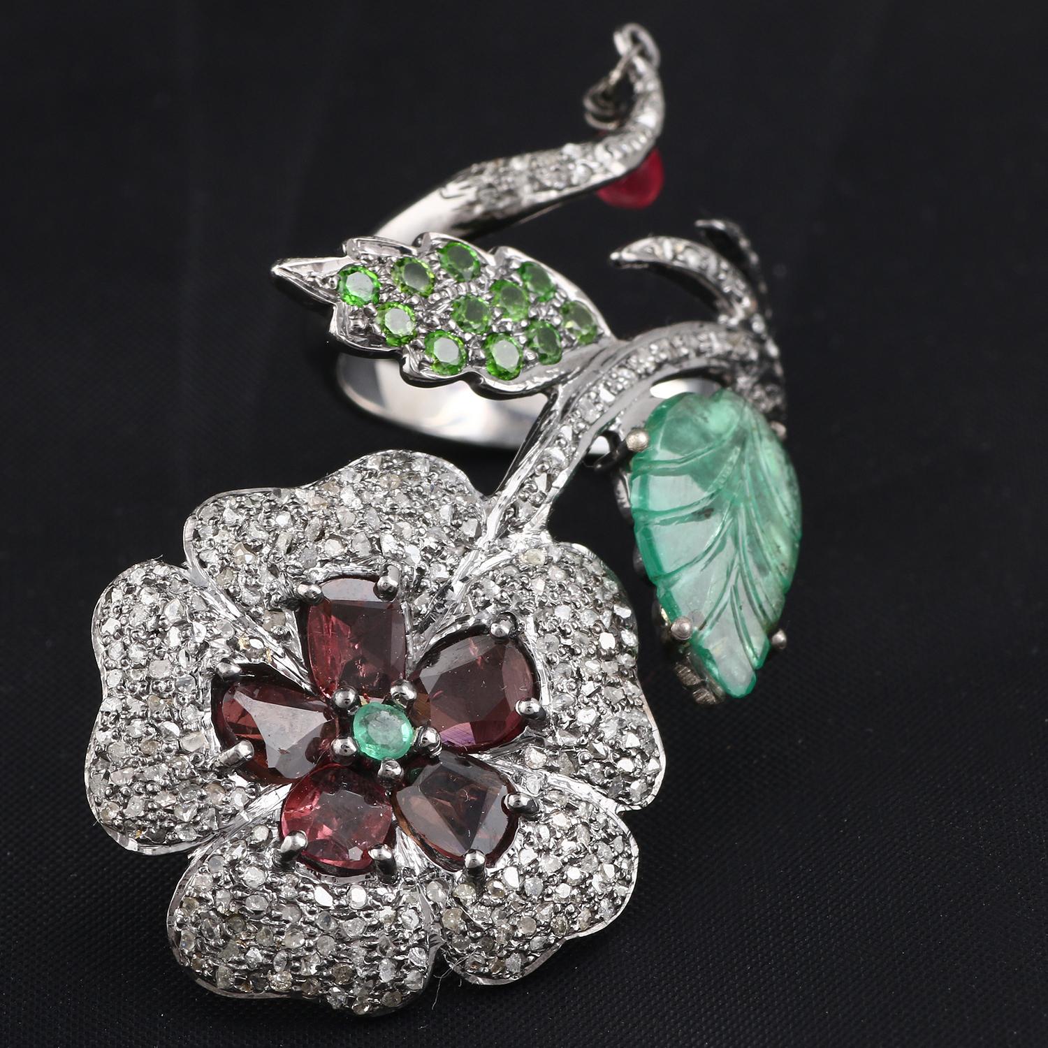Victorian Style Diamond Silver Emerald & Tsavorite Floral Cocktail Ring In New Condition For Sale In Jaipur, RJ