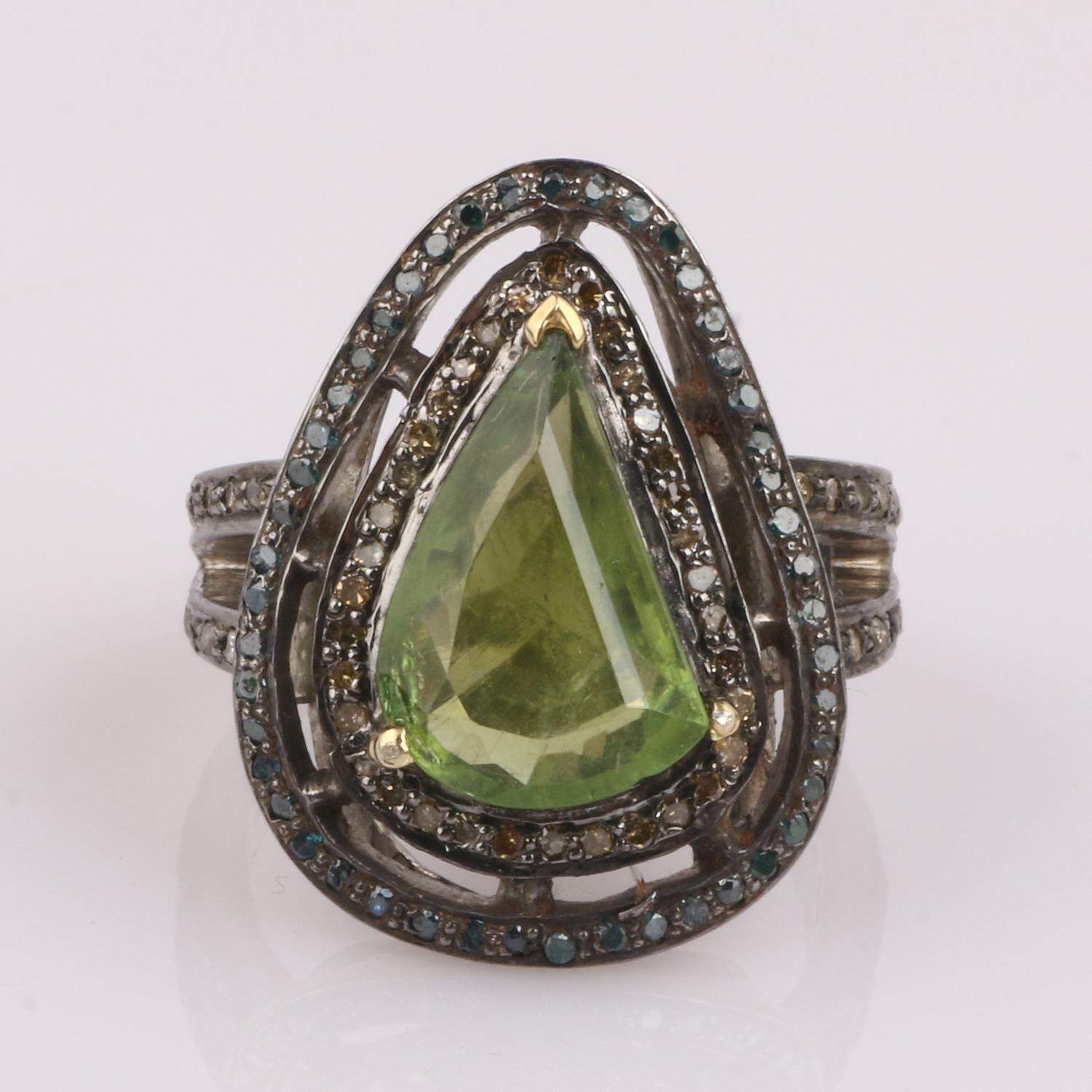Item details:-

✦ SKU:- ESRG00207

✦ Material :- Silver
✦ Gemstone Specification:-
✧ Diamond
✧ Peridot

✦ Approx. Diamond Weight : 0.8
✦ Approx. Silver Weight : 6.23
✦ Approx. Gross Weight : 7

Ring Size (US): 6.5

You will Get the same Product as