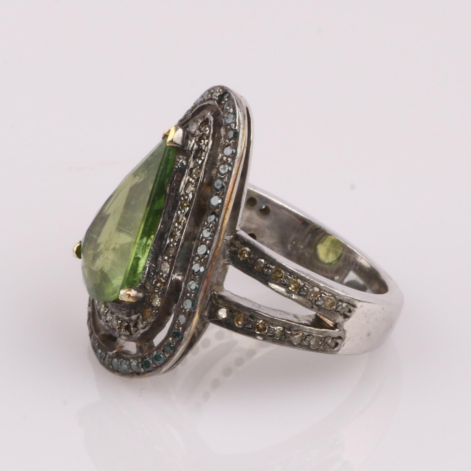 Victorian Style Diamond Silver Green Peridot Cocktail Engagement Ring In New Condition For Sale In Jaipur, RJ