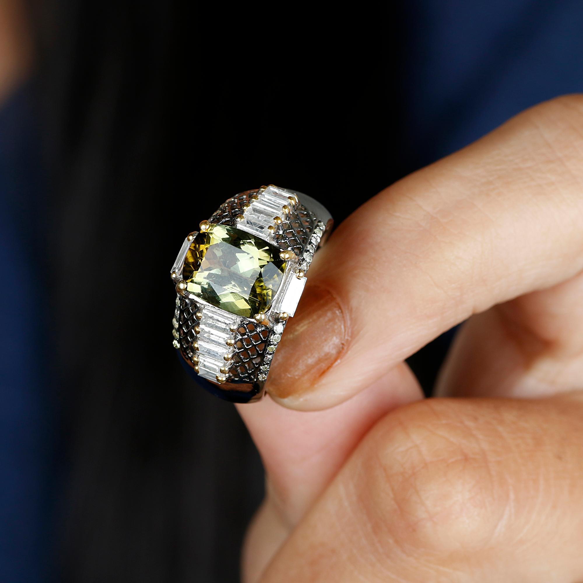 Bague de fiançailles solitaire de style victorien en argent, diamant et péridot vert Pour femmes en vente