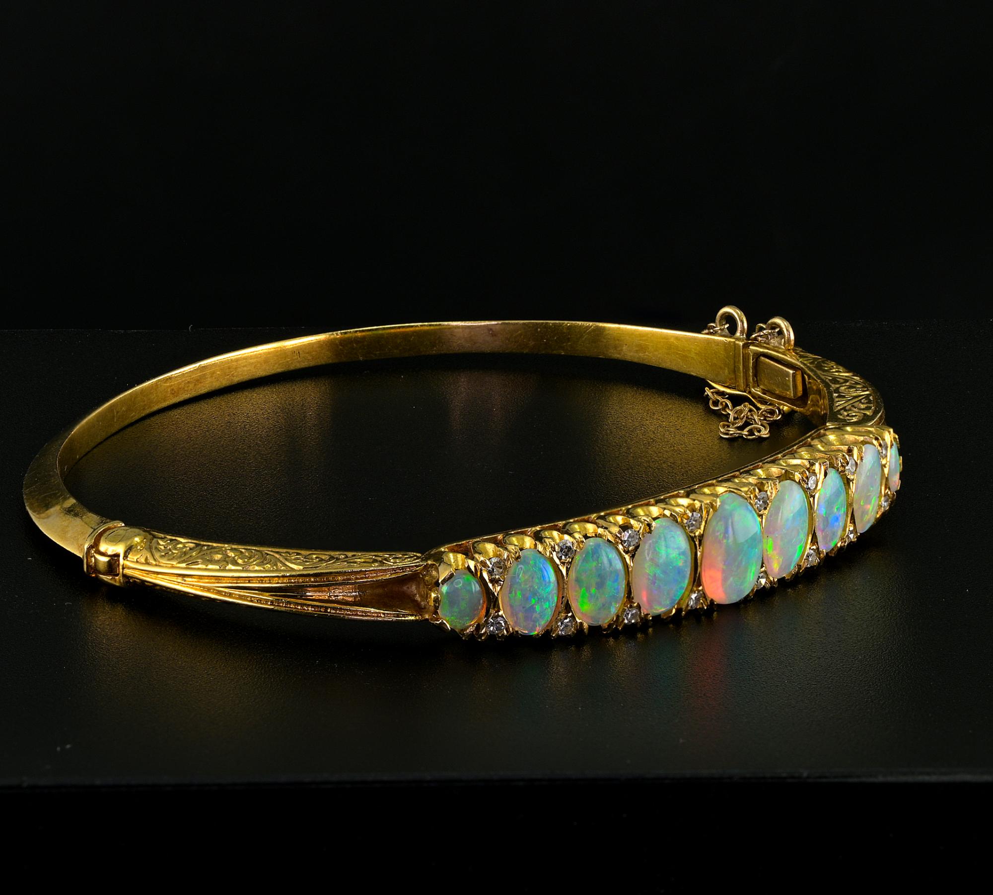 Victorian Style English Diamond Opal 18 KT Carved Bangle In Good Condition For Sale In Napoli, IT