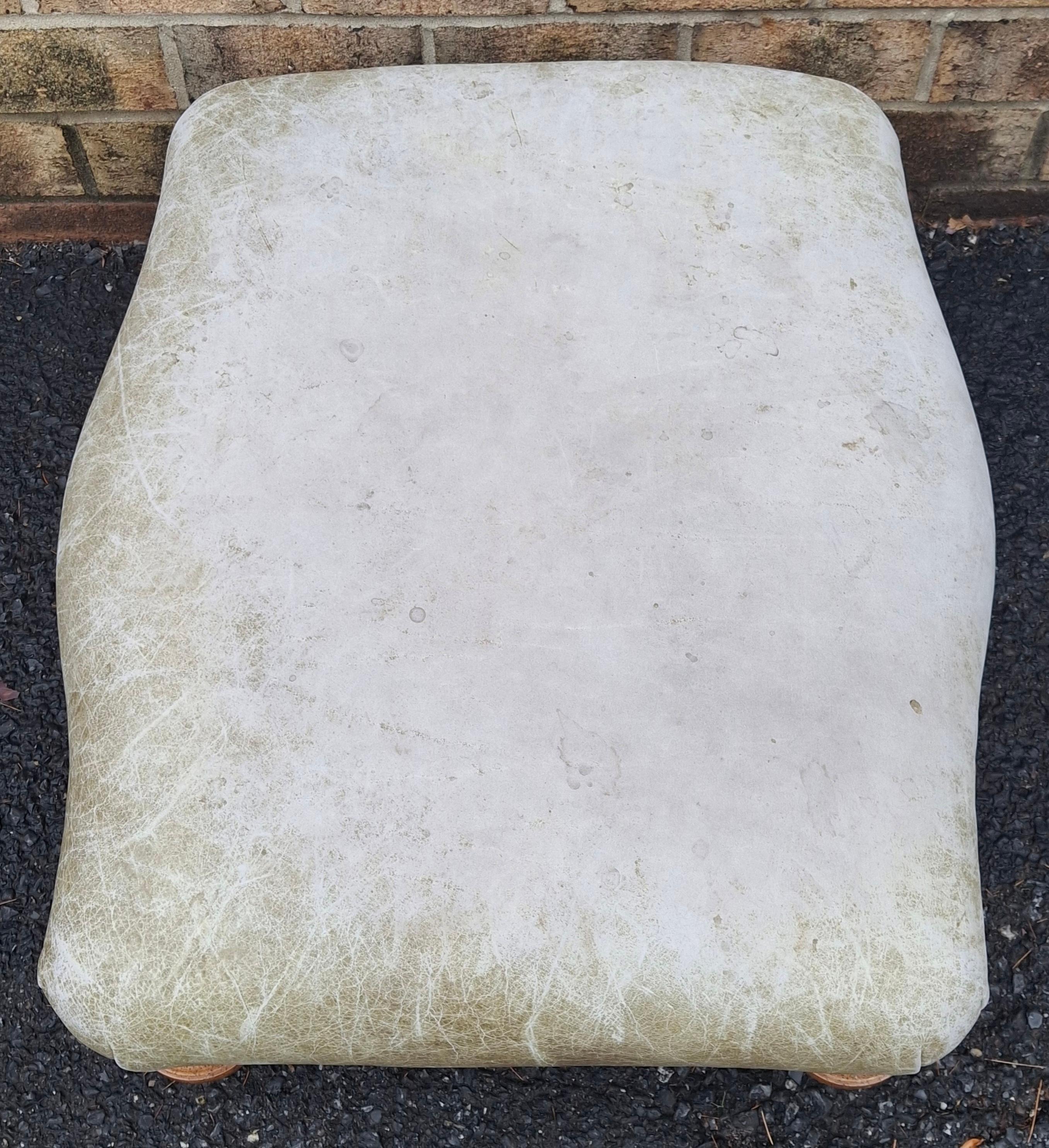 Viktorianischer Hocker aus Obstholz und Vollnarbenleder, neu gepolstert, mit Rollen im Angebot 1