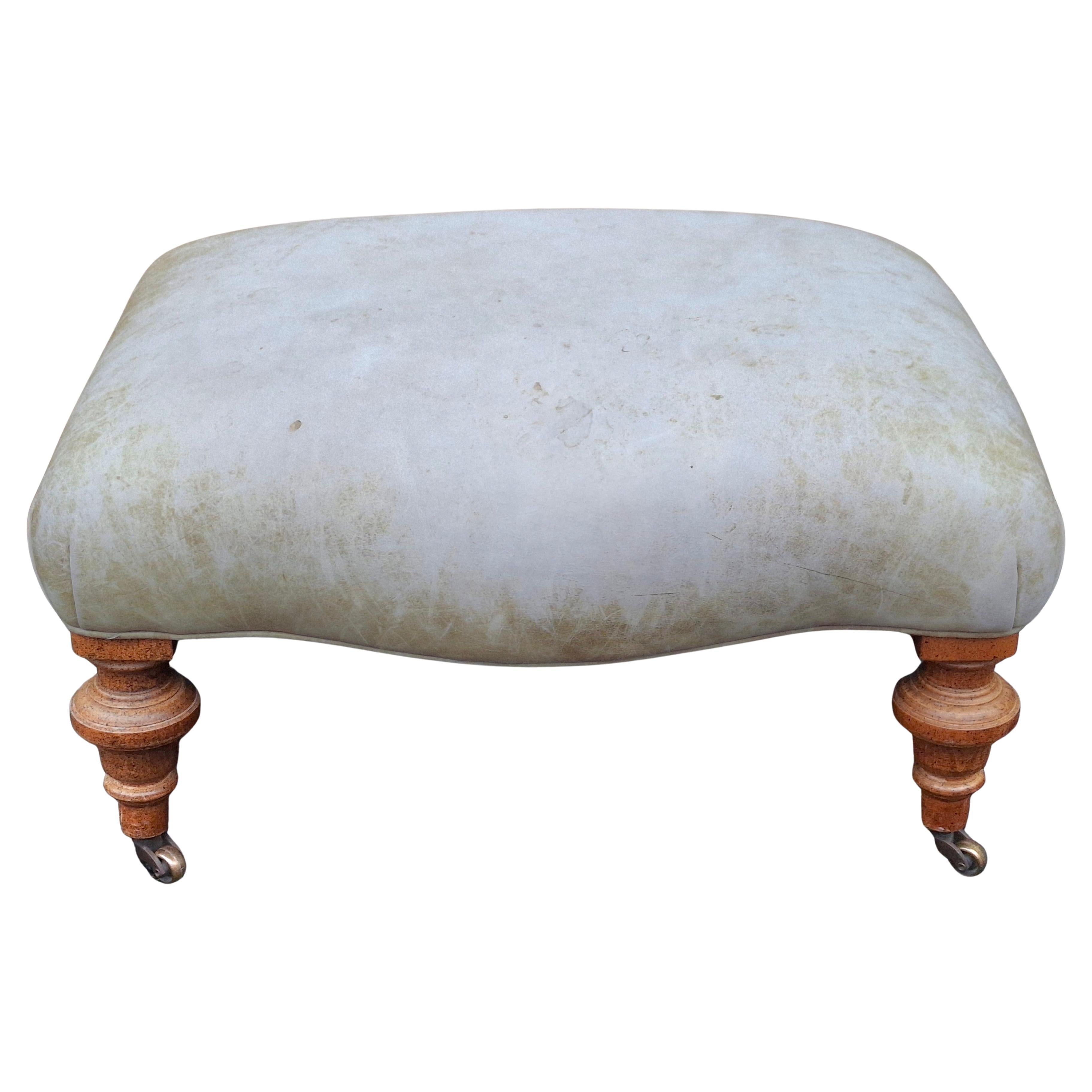 Viktorianischer Hocker aus Obstholz und Vollnarbenleder, neu gepolstert, mit Rollen im Angebot