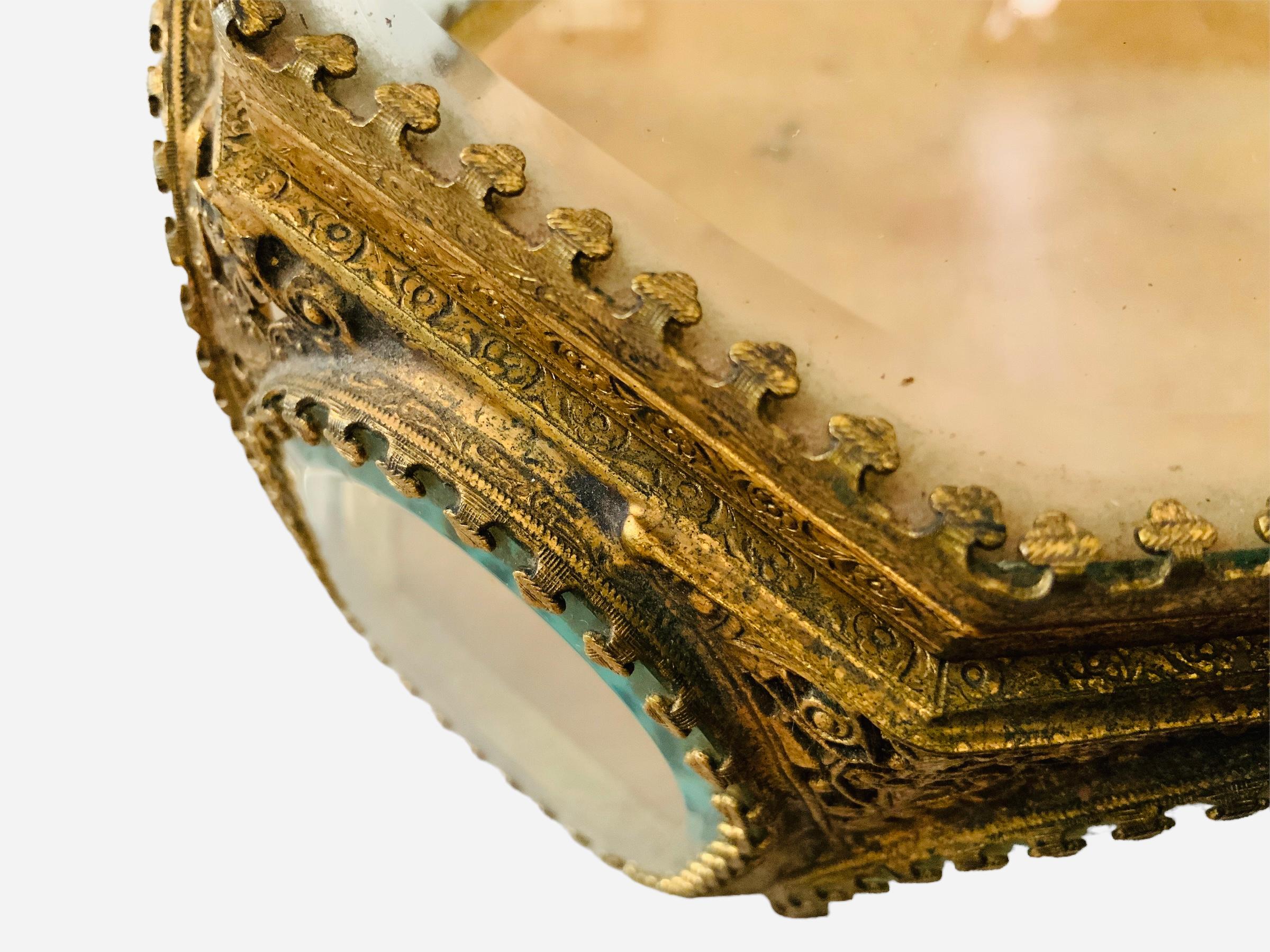 Coffret/boîte à bijoux de forme octogonale en métal doré de style victorien en vente 5