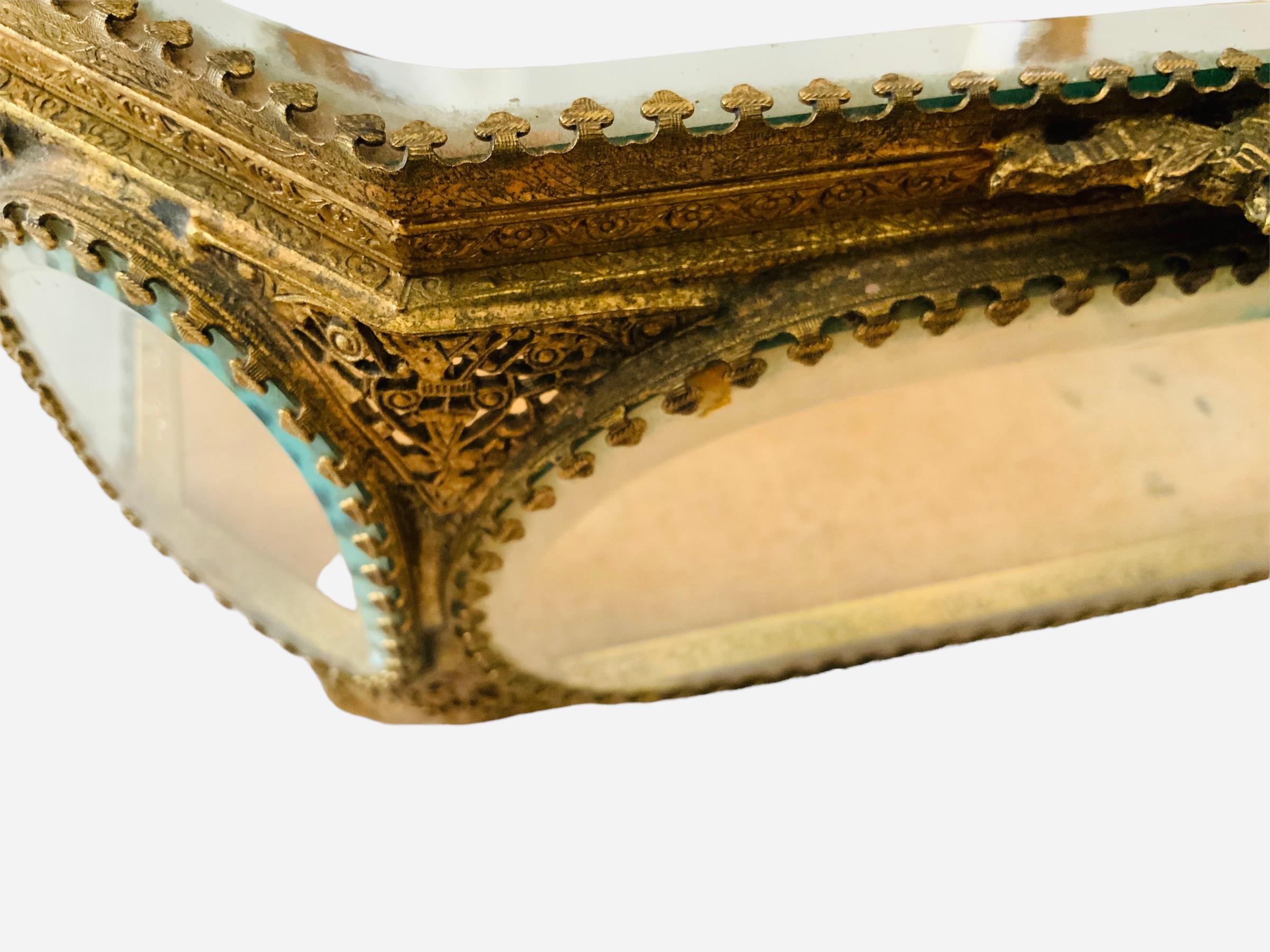 Achteckige Schatulle/Schmuckkästchen aus vergoldetem Metall im viktorianischen Stil im Angebot 7