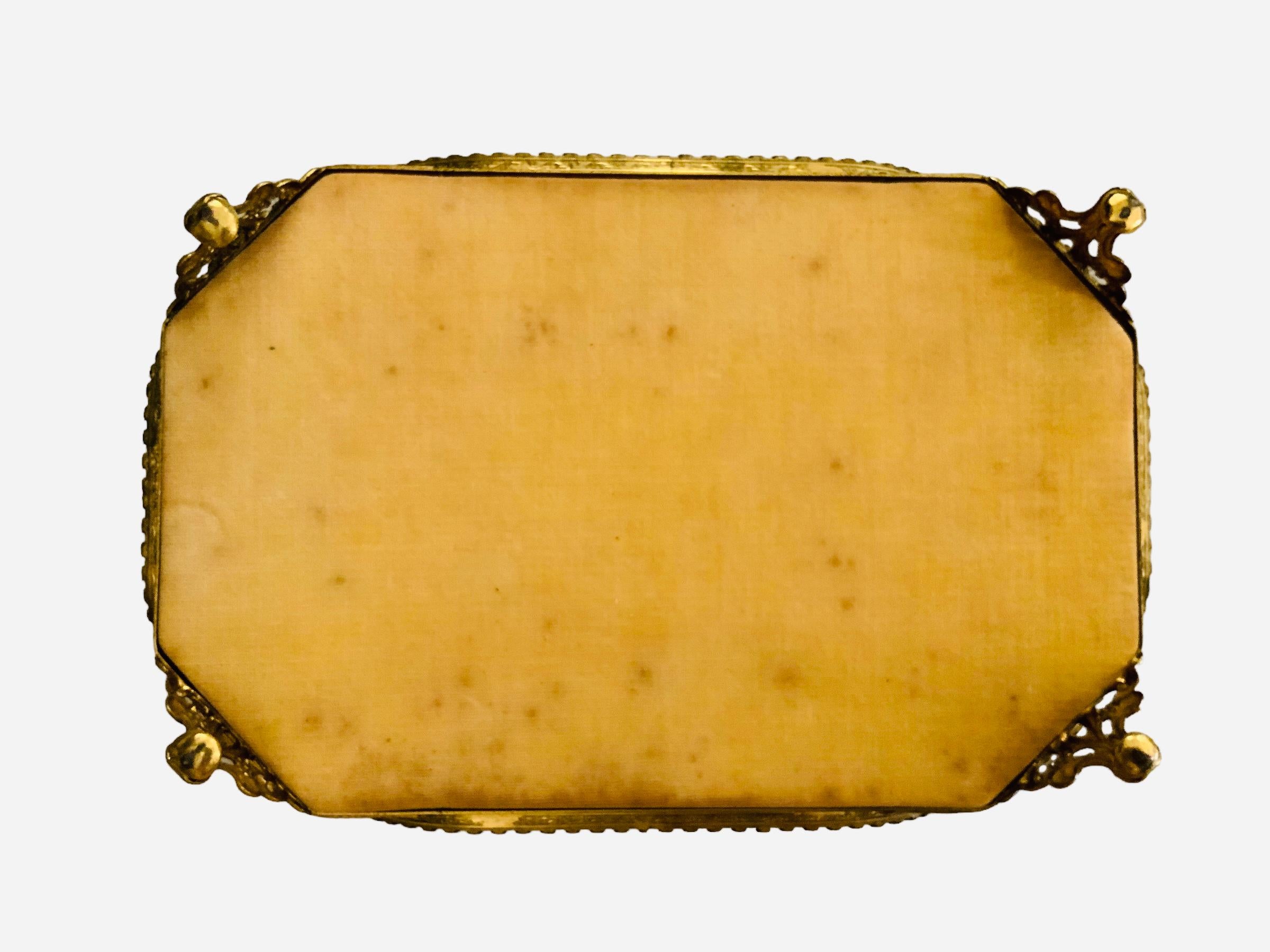 Achteckige Schatulle/Schmuckkästchen aus vergoldetem Metall im viktorianischen Stil im Zustand „Gut“ im Angebot in Guaynabo, PR