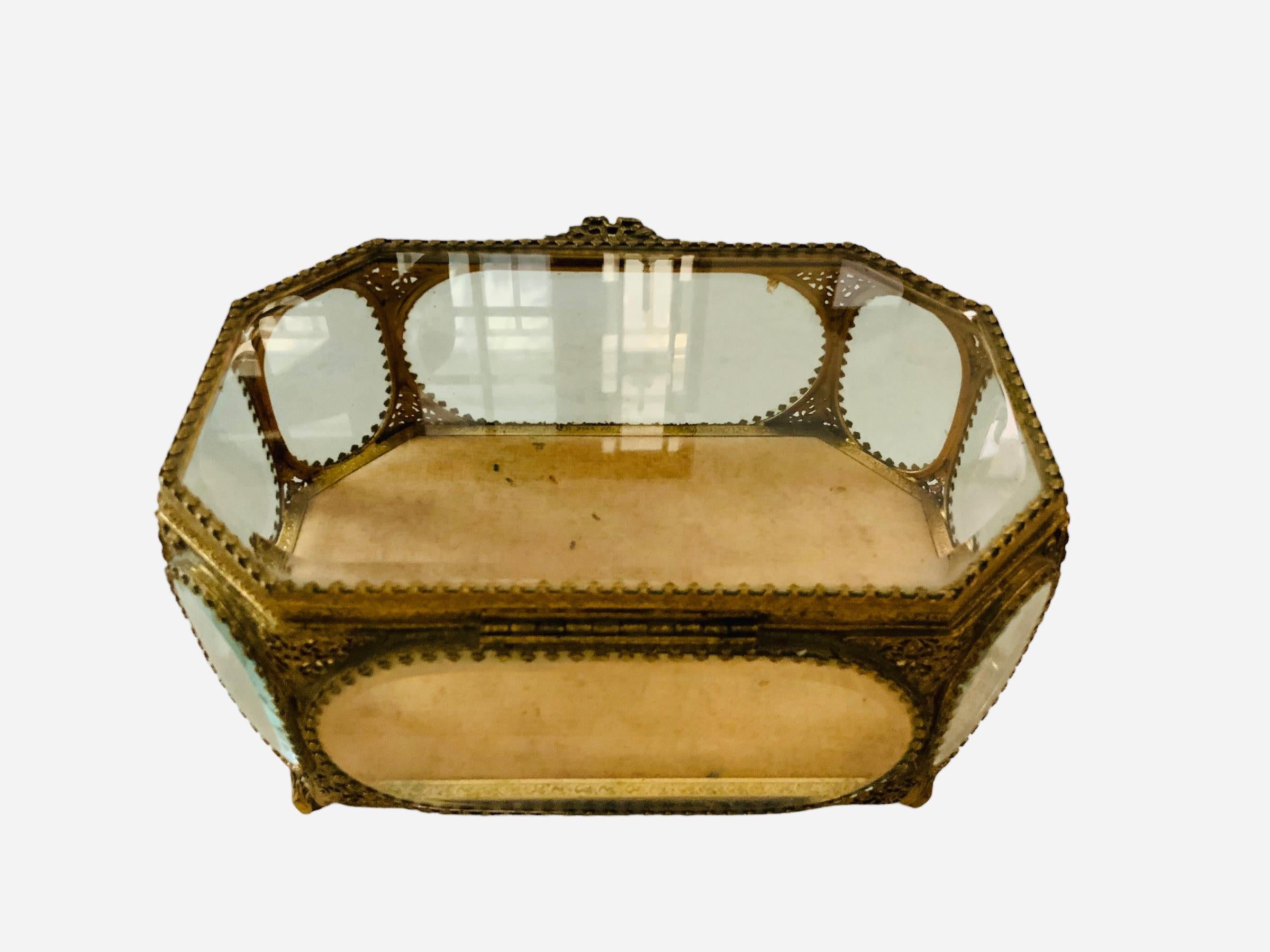Coffret/boîte à bijoux de forme octogonale en métal doré de style victorien en vente 2