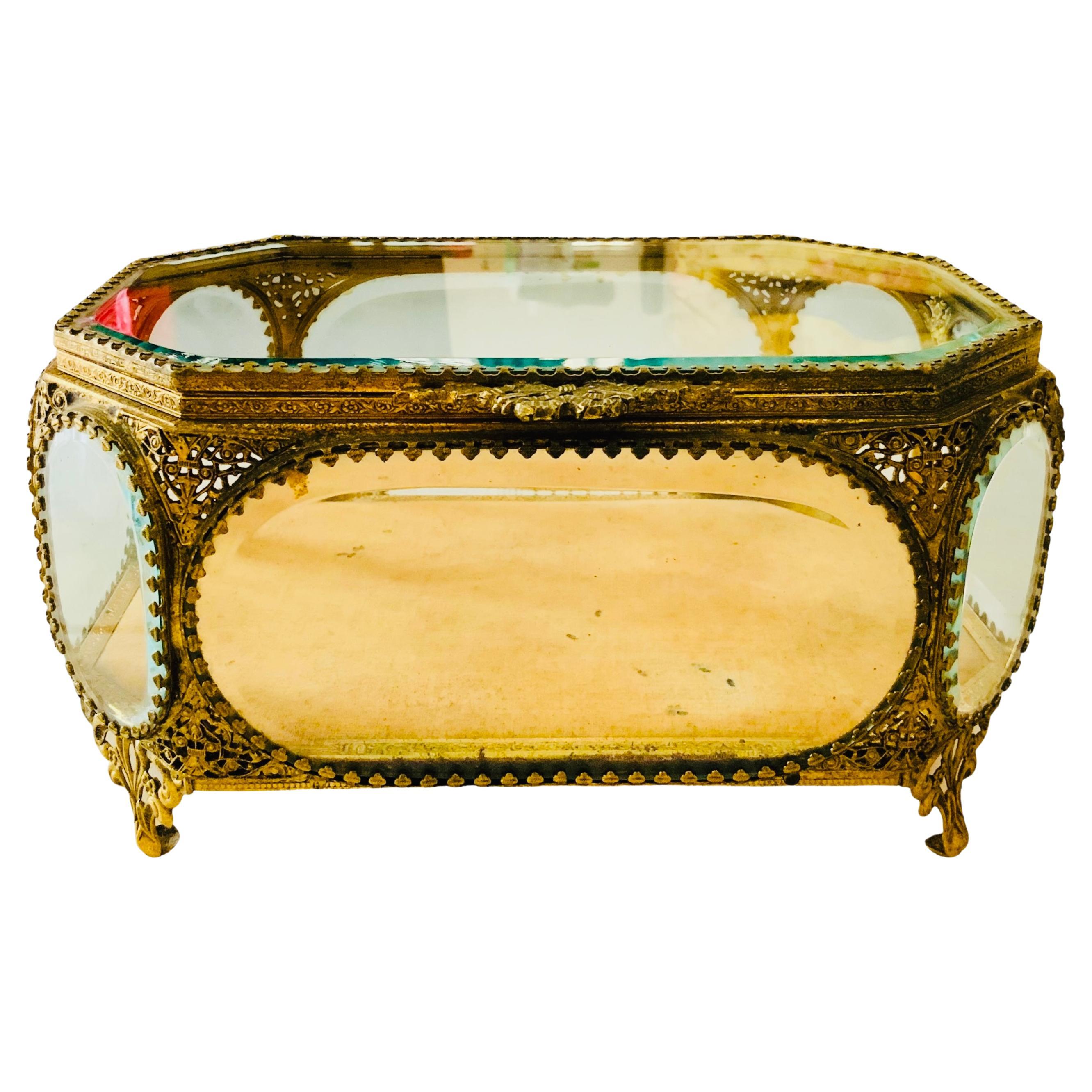 Achteckige Schatulle/Schmuckkästchen aus vergoldetem Metall im viktorianischen Stil