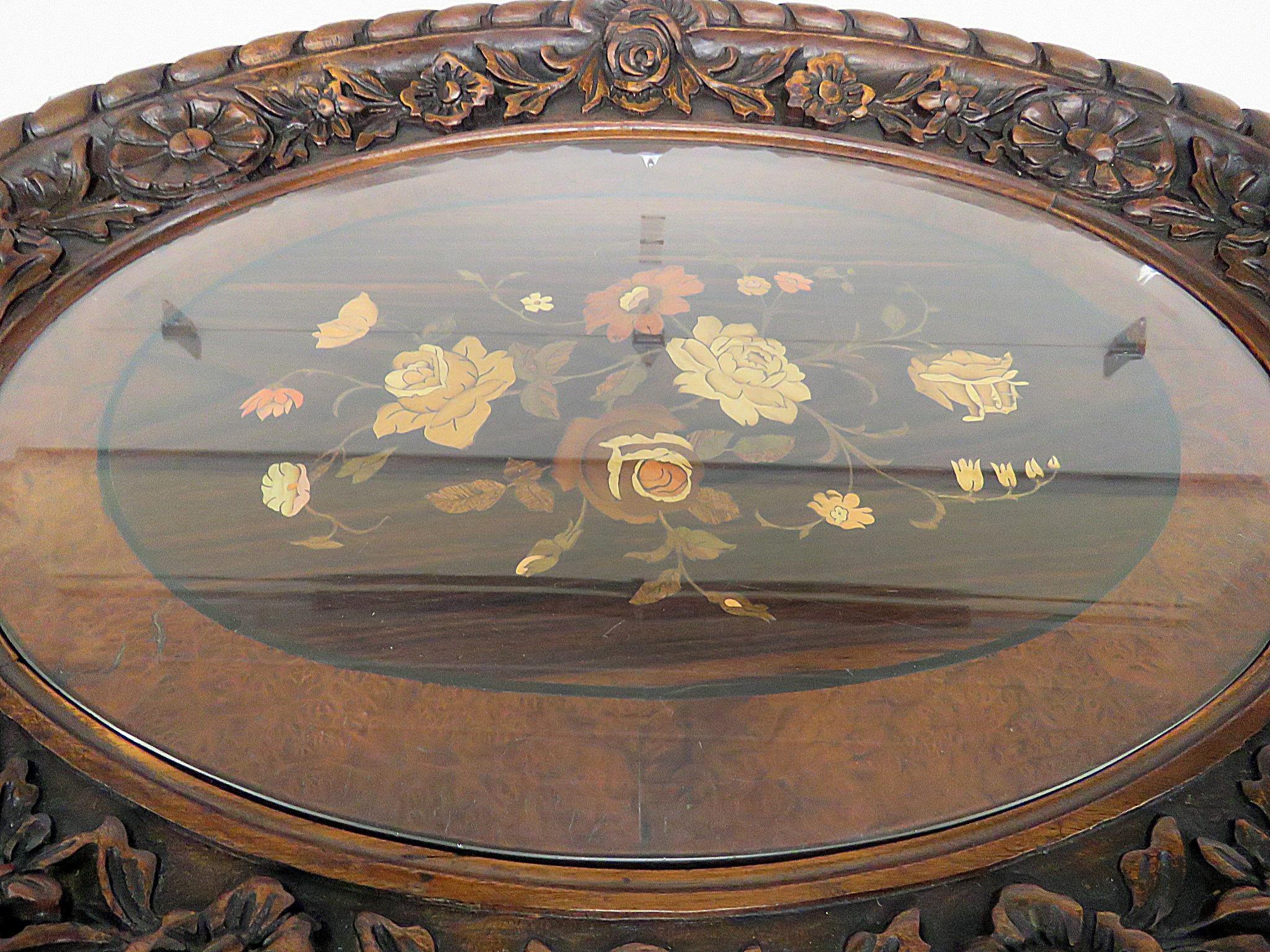 Victorian Style Carved Walnut Beveled Glass Tray Top Coffee Table In Good Condition In Swedesboro, NJ
