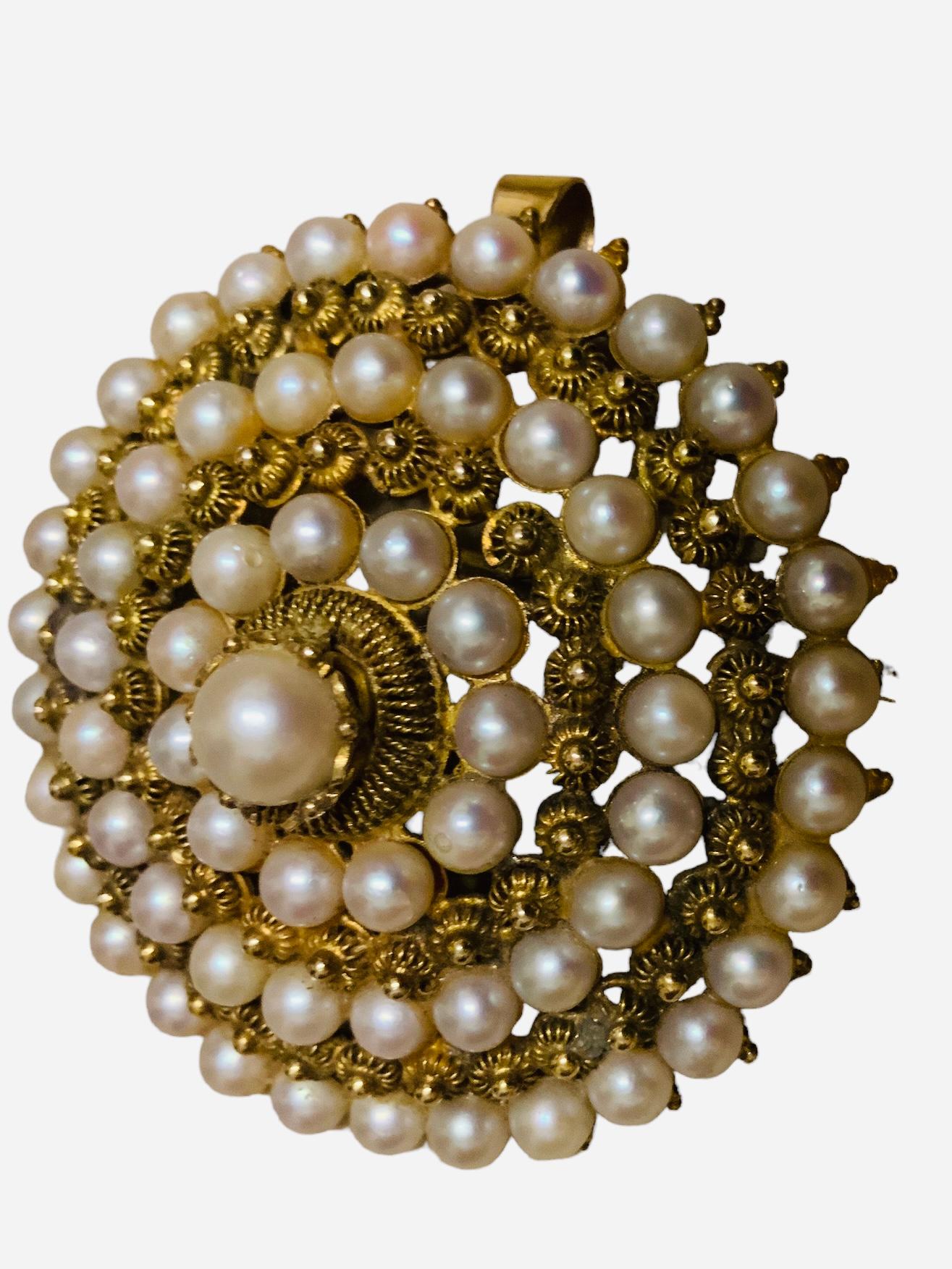 Round Cut Victorian Style Gold and Pearls Brooch For Sale