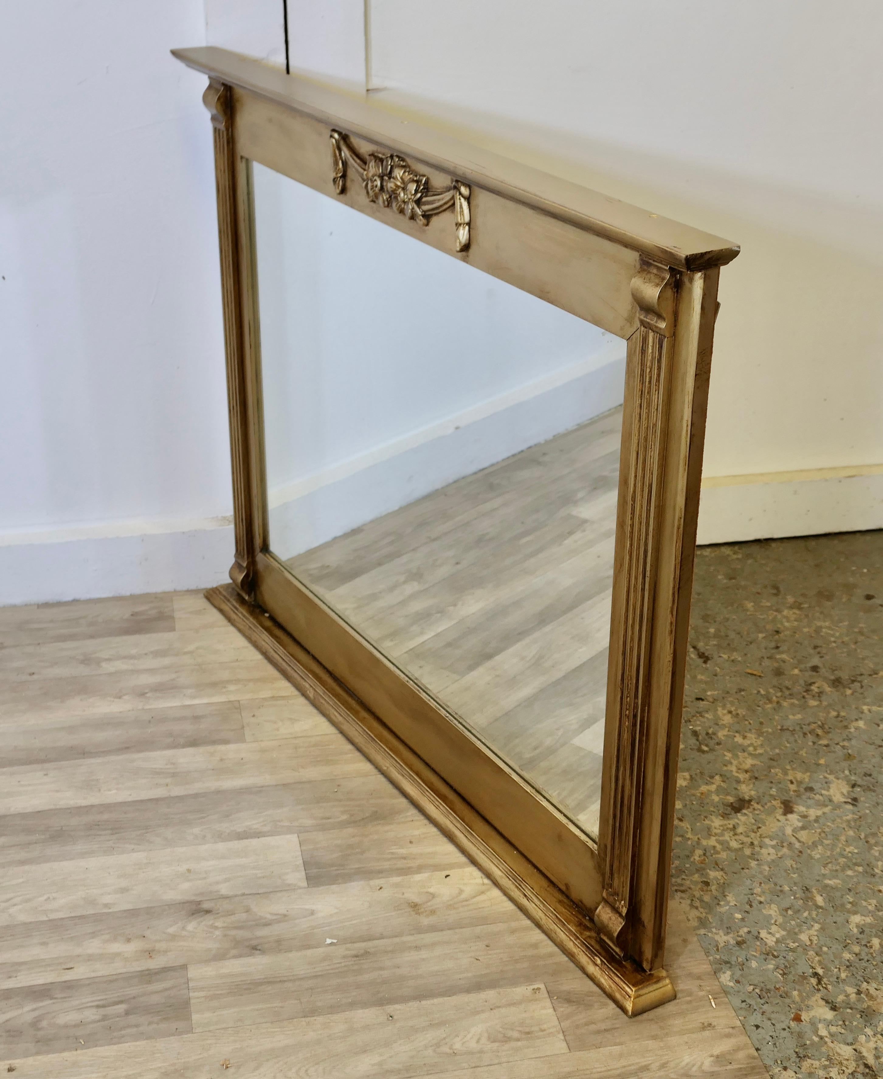 Viktorianischer Stil Gold Overmantel Spiegel  Ein hübscher Spiegel in Gold für den Mantel (Ende des 20. Jahrhunderts) im Angebot