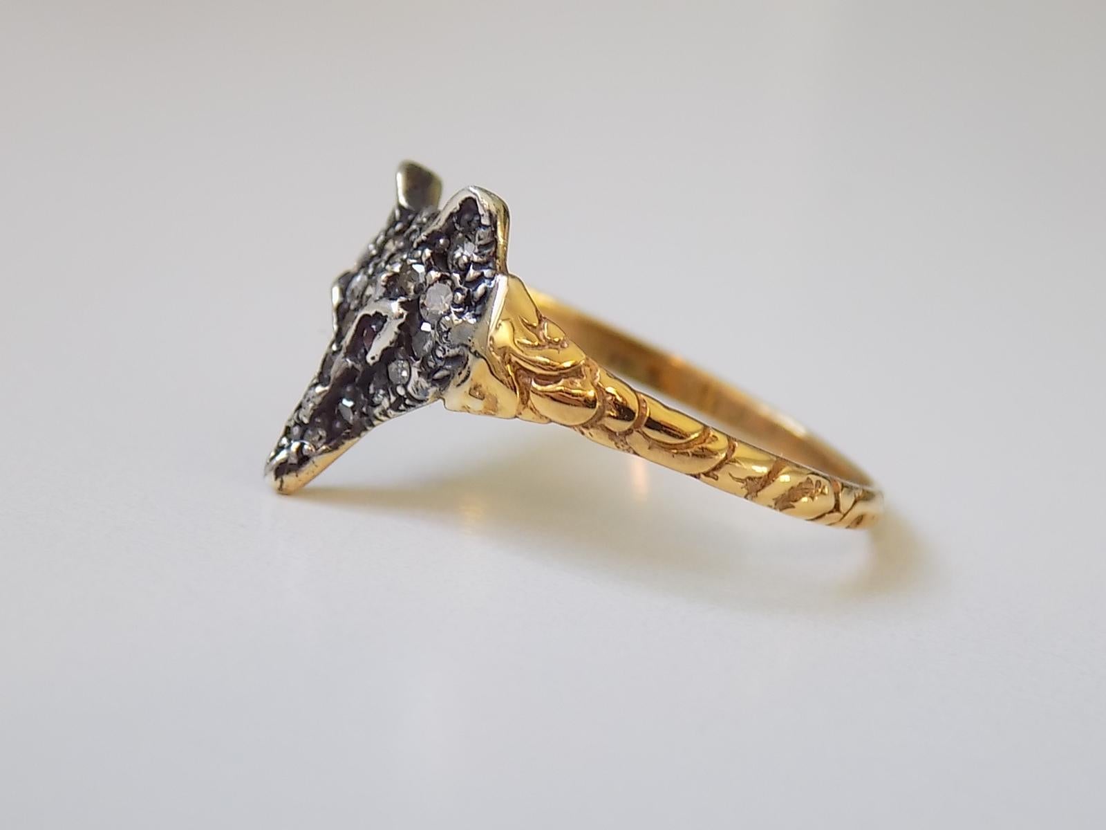 A Stunning Silver and Diamond Fox head ring on Yellow Gold shank. The ring made in Victorian style.
Size R UK, 9 US.
Height of the face 13mm, Width 11mm.
Weight 2.0gr.
Unmarked.
Excellent condition and ready to wear.