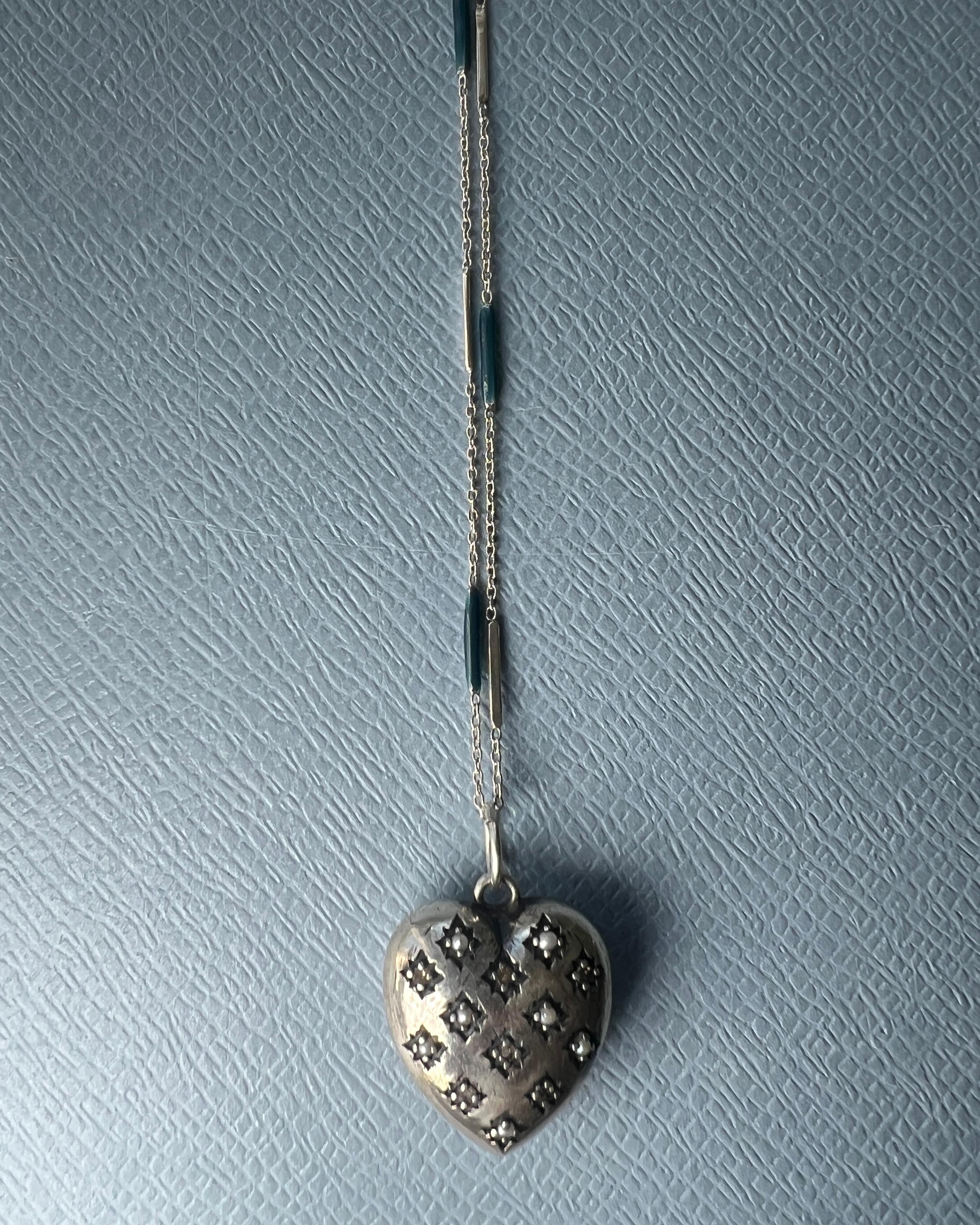 Collana a cuore in stile vittoriano con diamanti bianchi e perle in argento in vendita 2