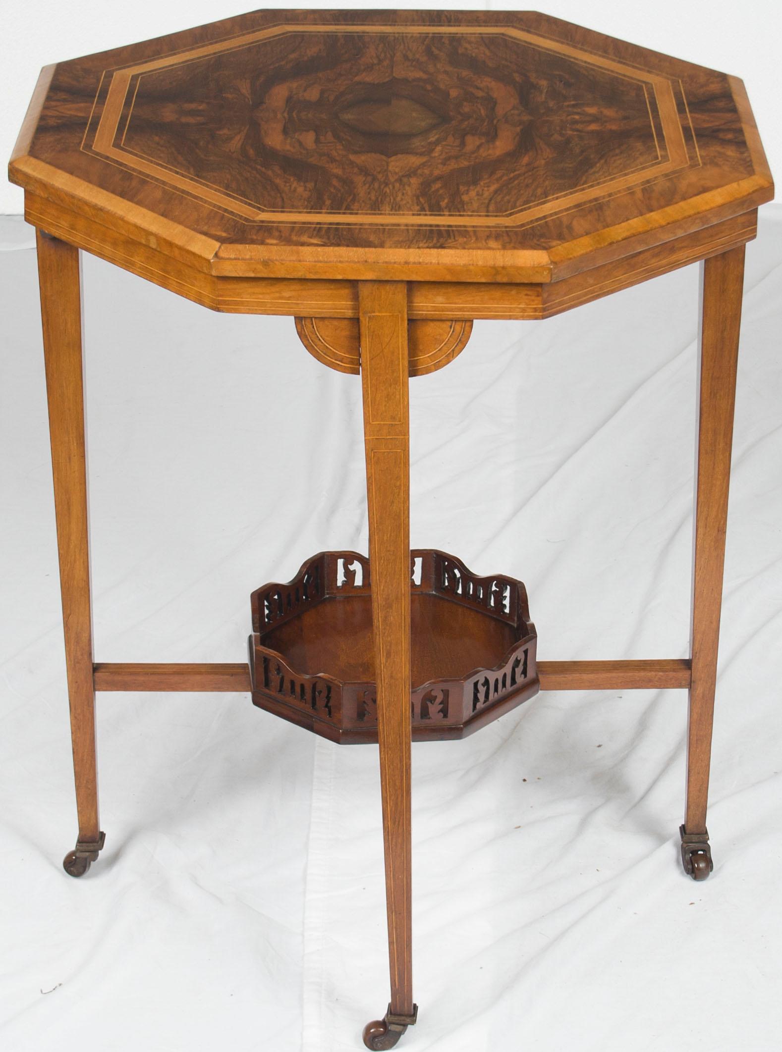 Victorian Style Inlaid Walnut Side End Table In Good Condition For Sale In Atlanta, GA