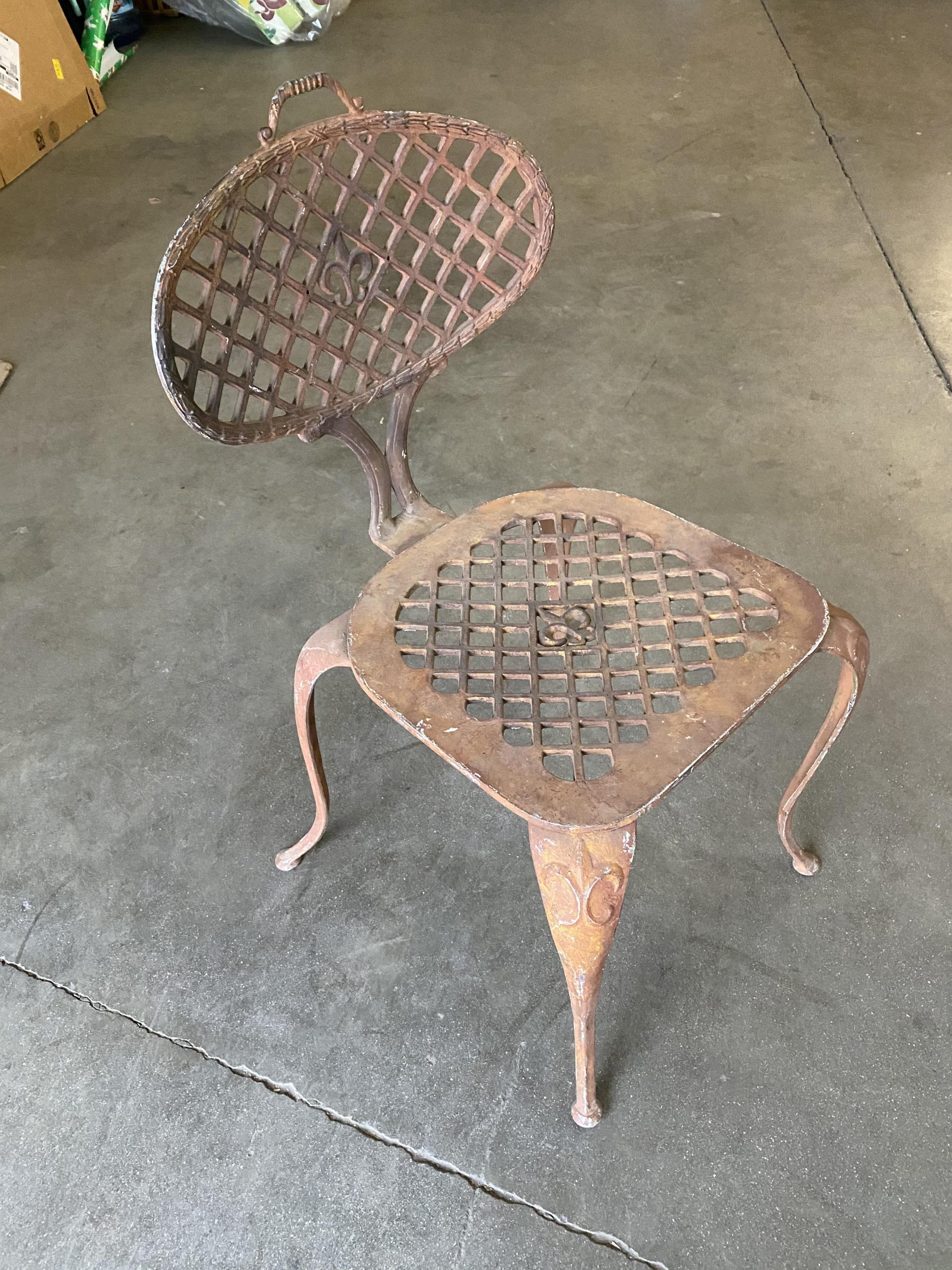 Late Victorian style iron patio garden chair with a mesh seat and stylist arched legs, made in the 1940s.

The chair has a great original patina with no rust.